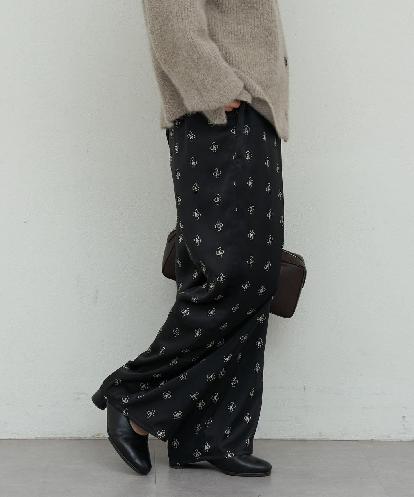 【近期開始】【可手洗】印花緞面長褲