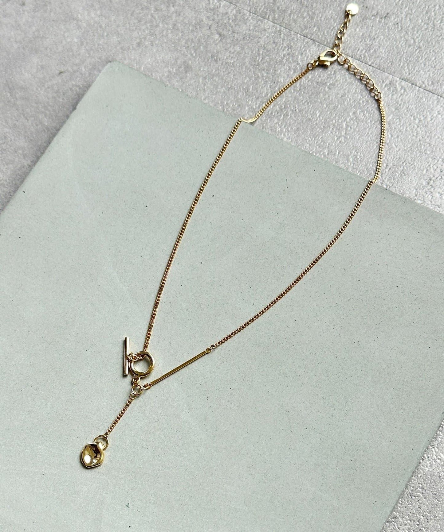 金屬釦環造型設計項鍊