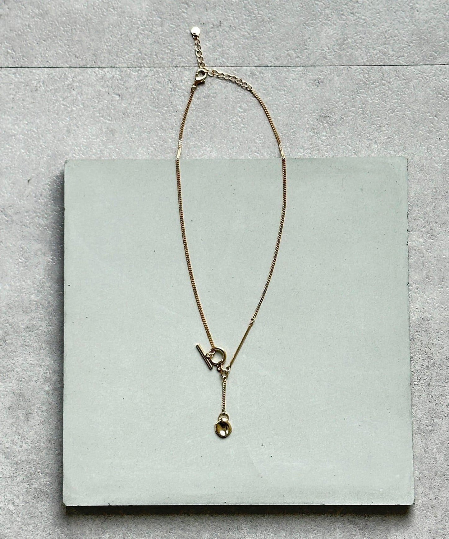 金屬釦環造型設計項鍊