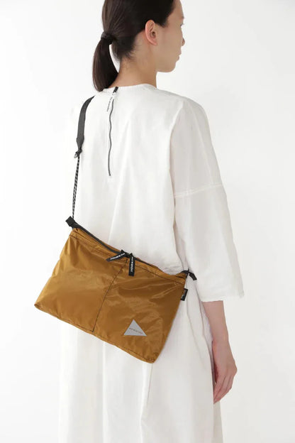 and wander sil 單肩小包