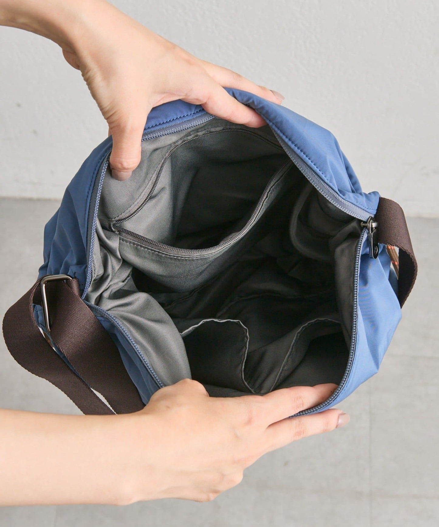 防潑水/超輕量300g抽繩單肩包