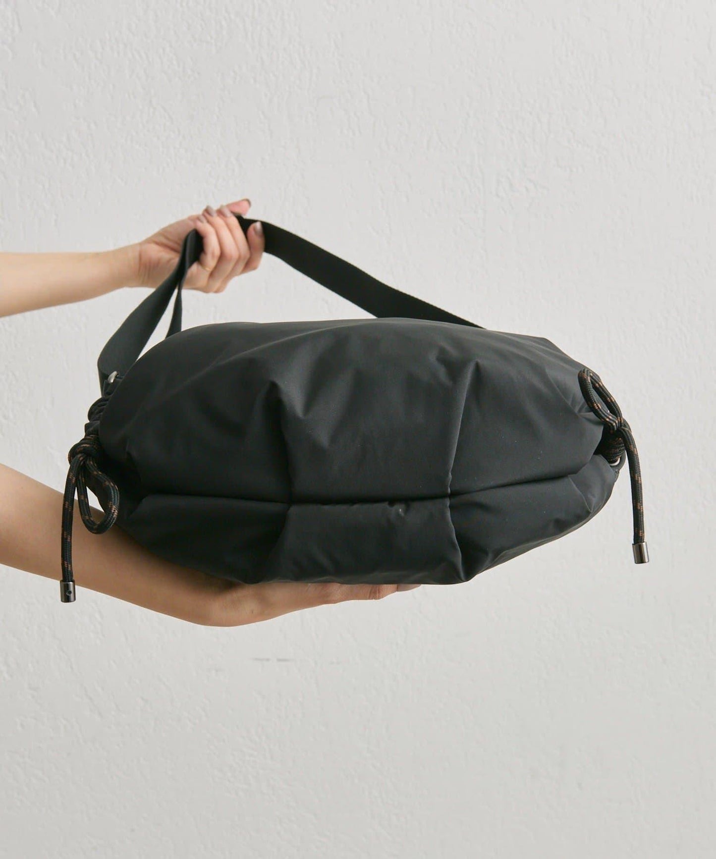 防潑水/超輕量300g抽繩單肩包