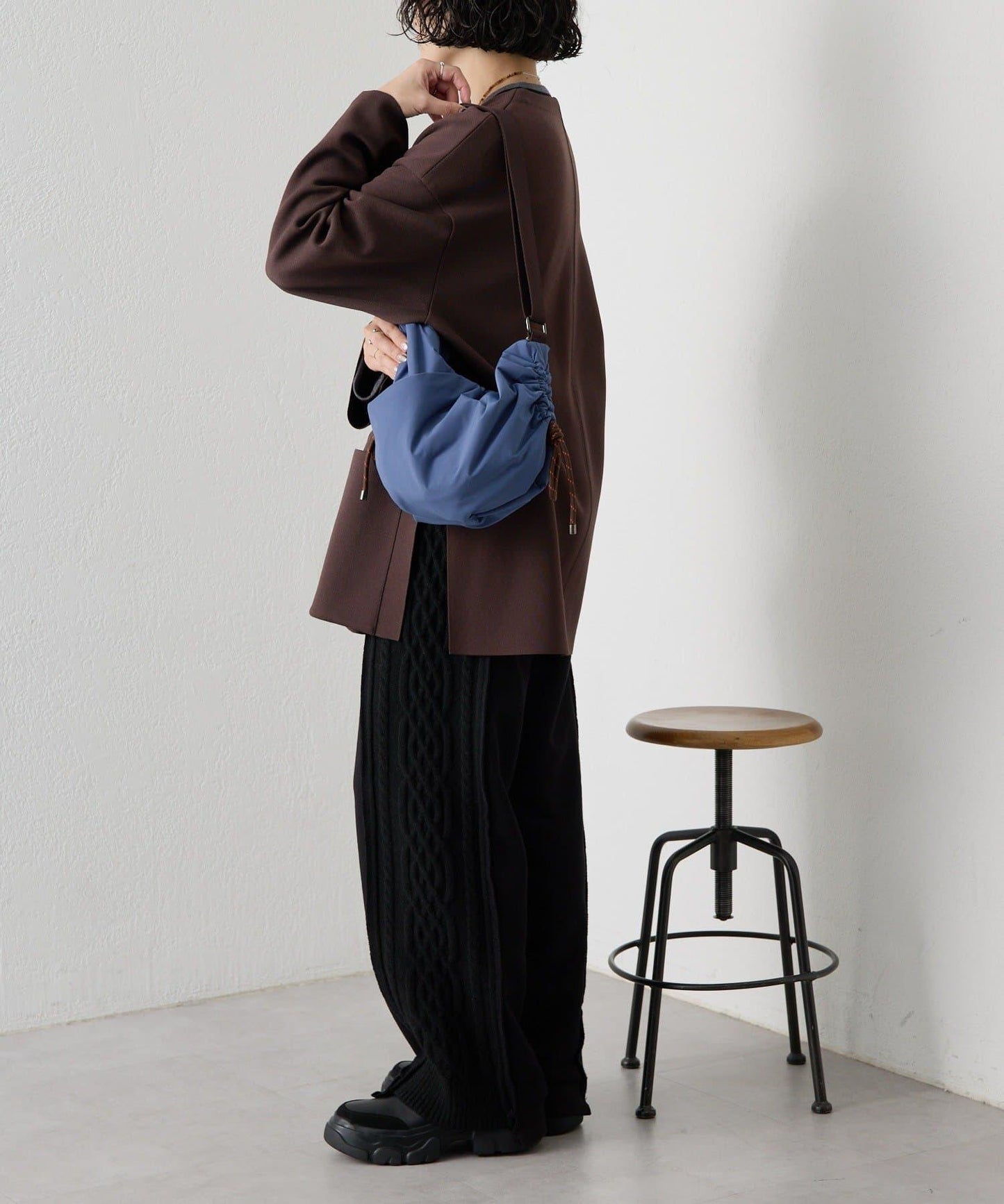 防潑水/超輕量300g抽繩單肩包