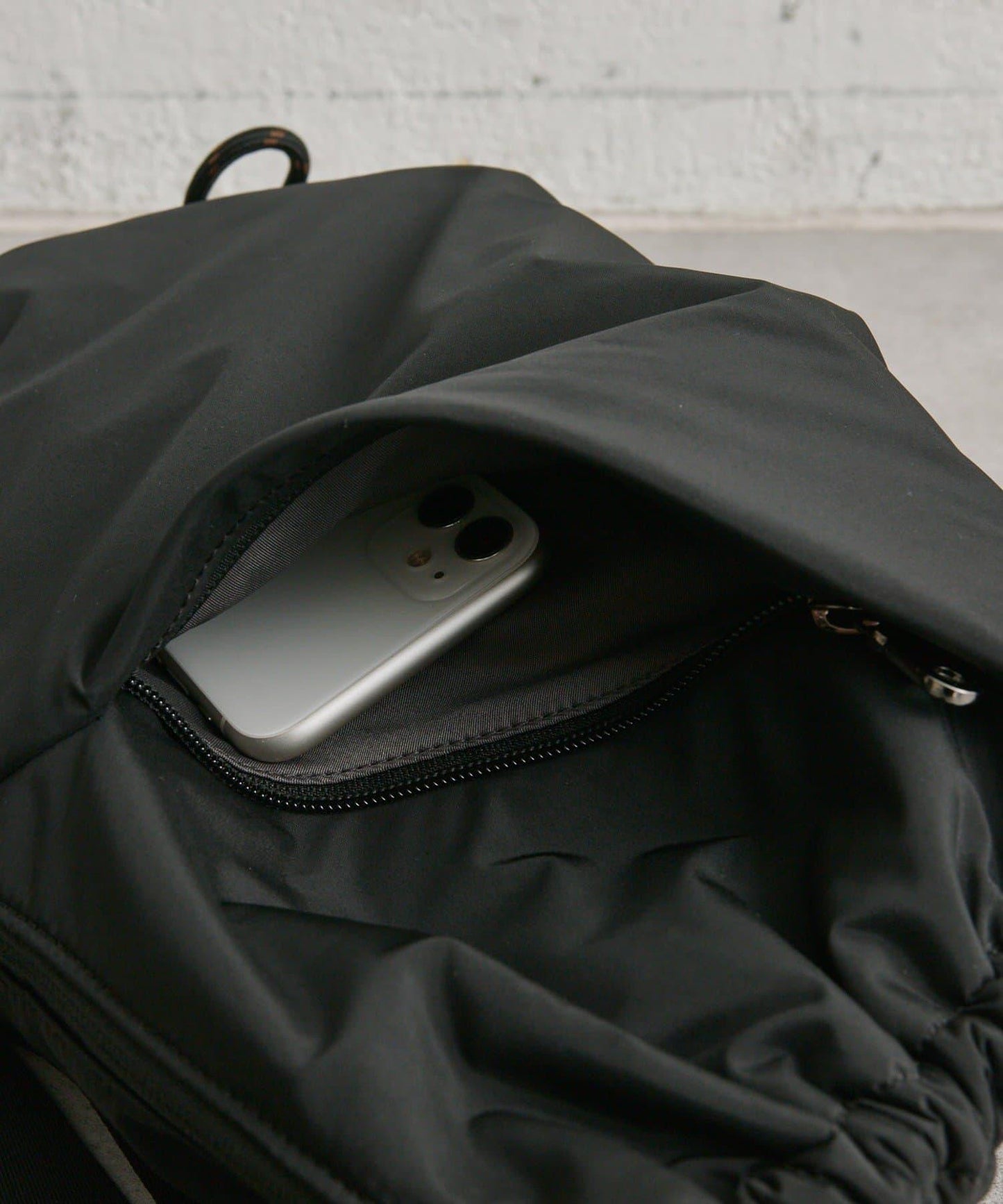 防潑水/超輕量300g抽繩單肩包