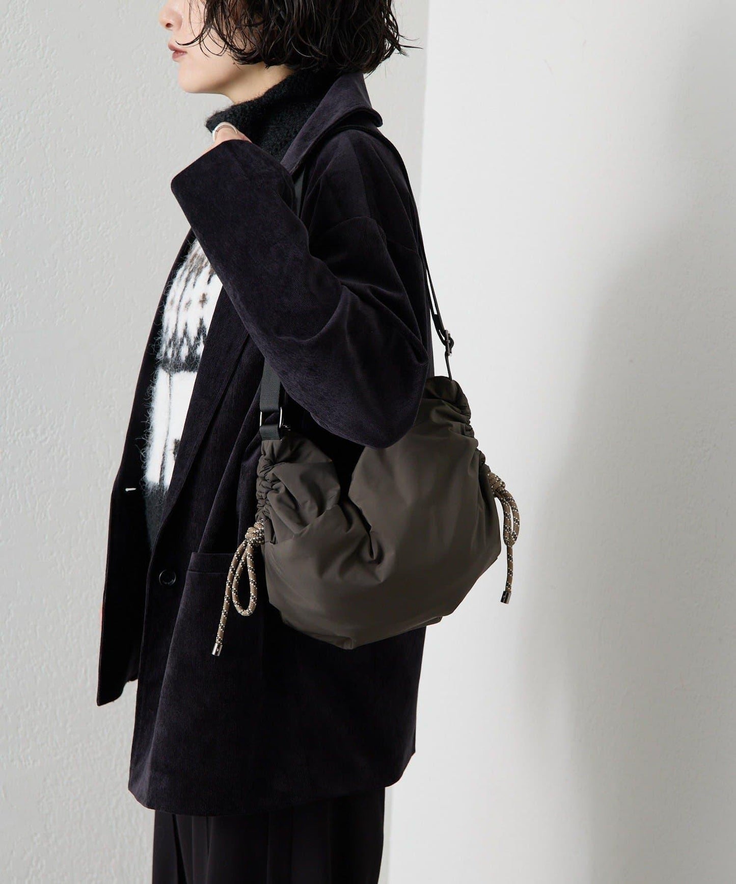 防潑水/超輕量300g抽繩單肩包