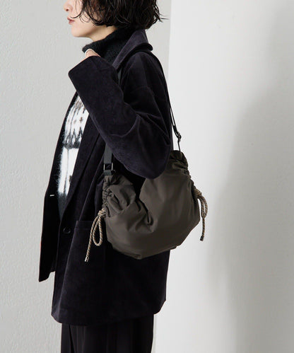 防潑水/超輕量300g抽繩單肩包