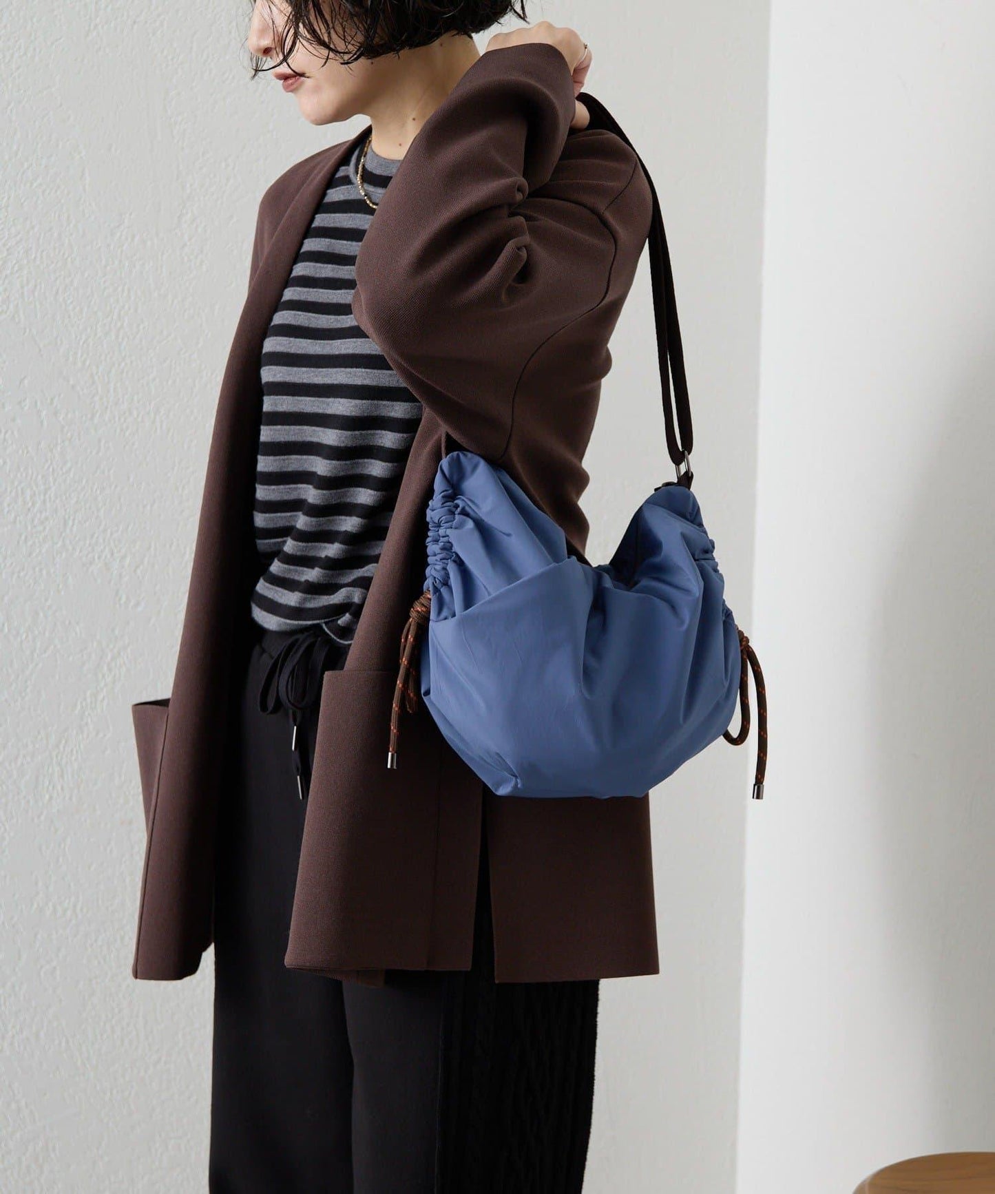 防潑水/超輕量300g抽繩單肩包