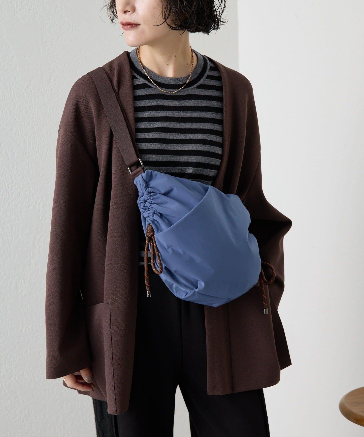 防潑水/超輕量300g抽繩單肩包