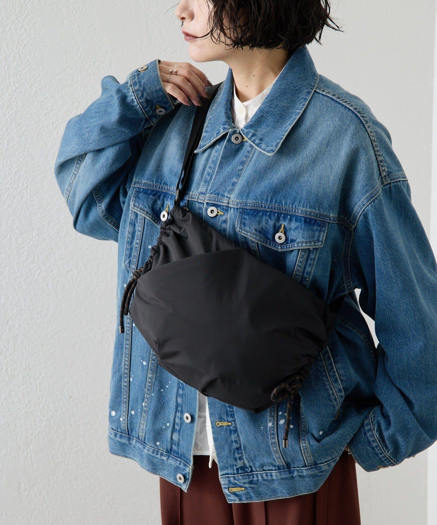 防潑水/超輕量300g抽繩單肩包