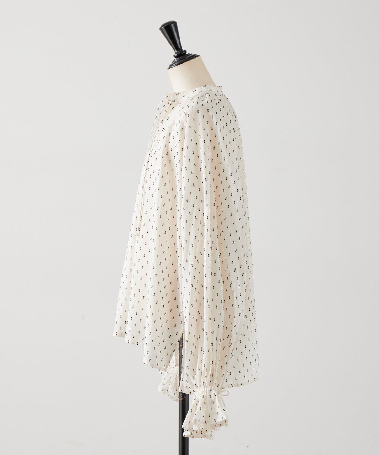 近日開始 小款提花襯衫