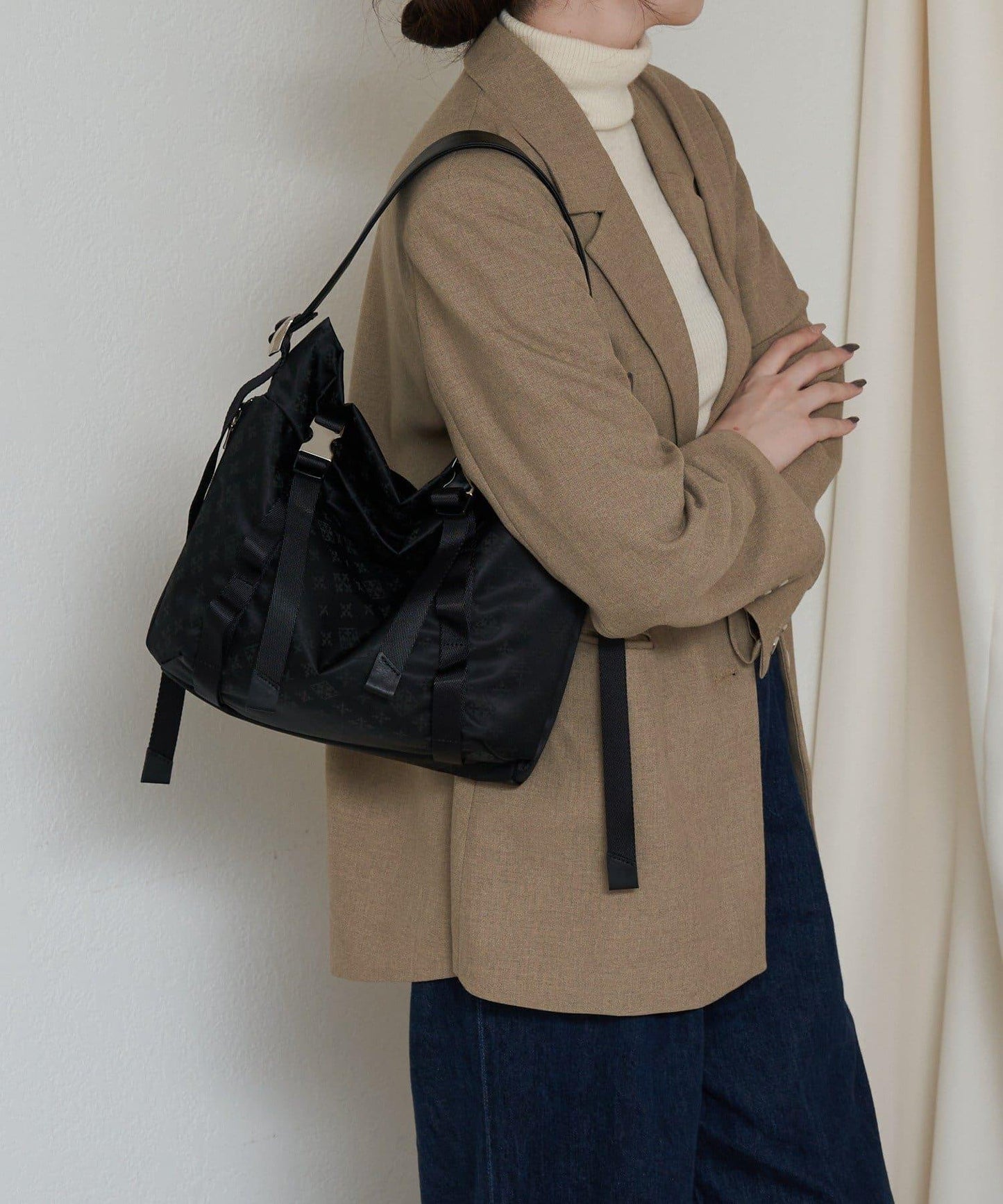 尼龍提花金屬扣中號單肩包