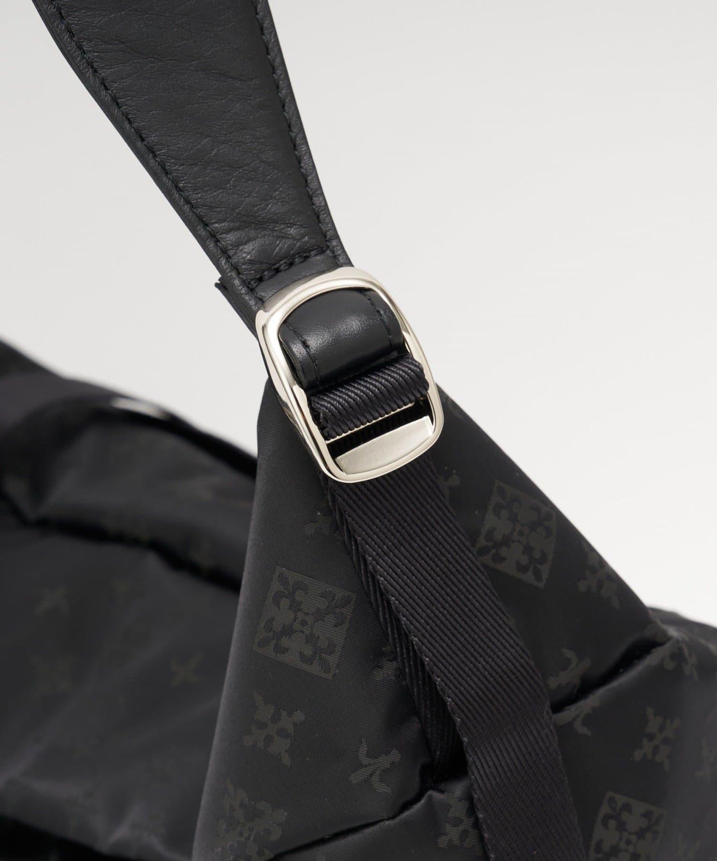 尼龍提花金屬扣單肩包 L