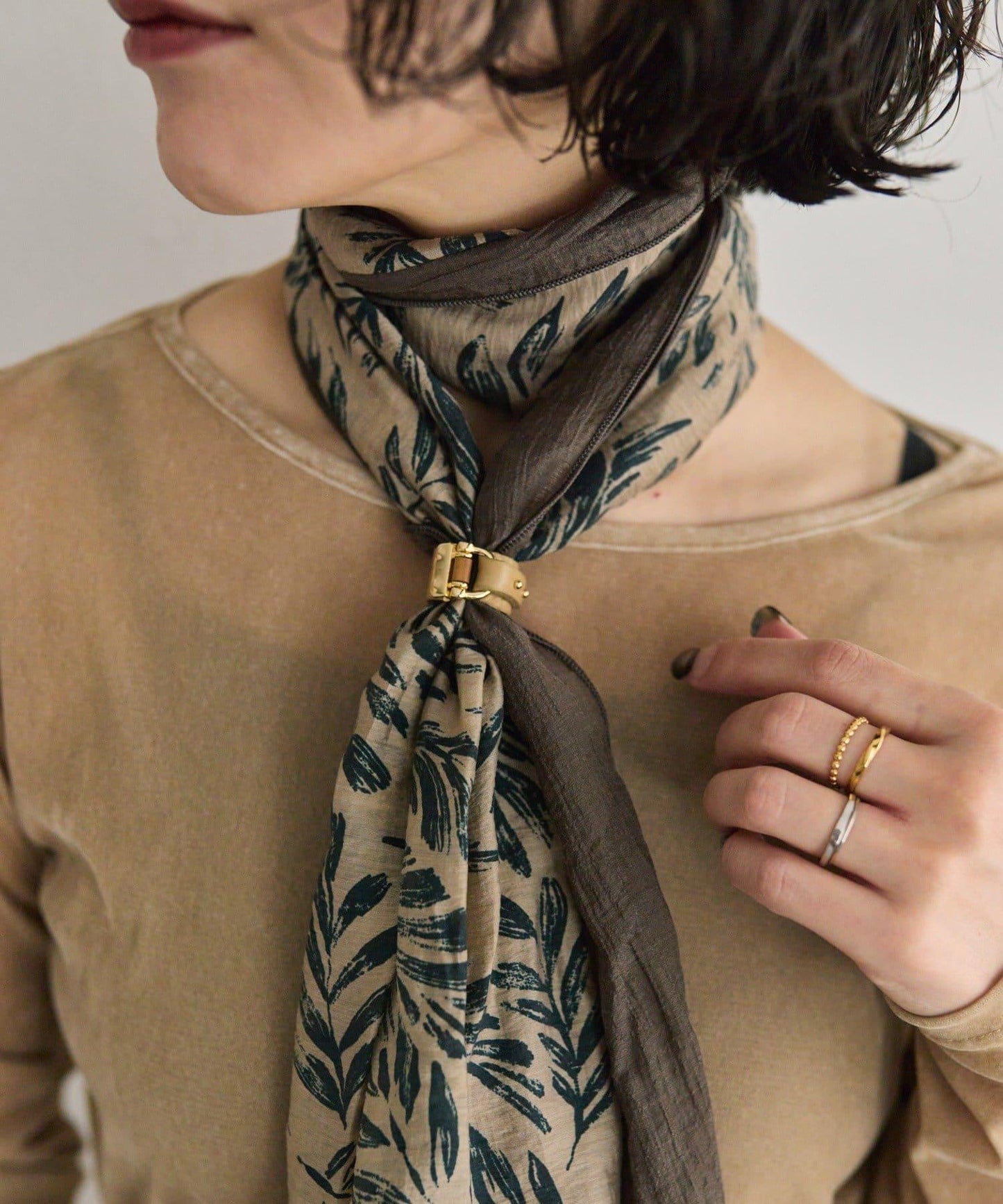 帶戒指拼色葉子圖案圍巾