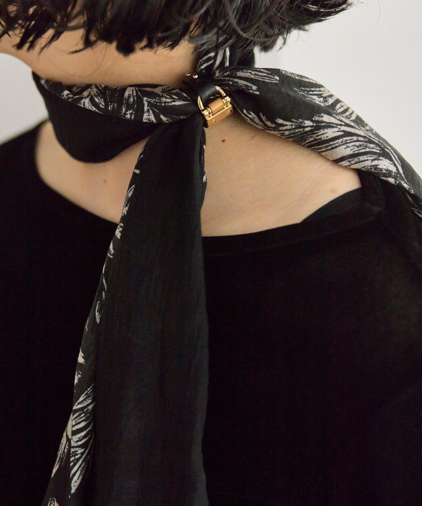 帶戒指拼色葉子圖案圍巾