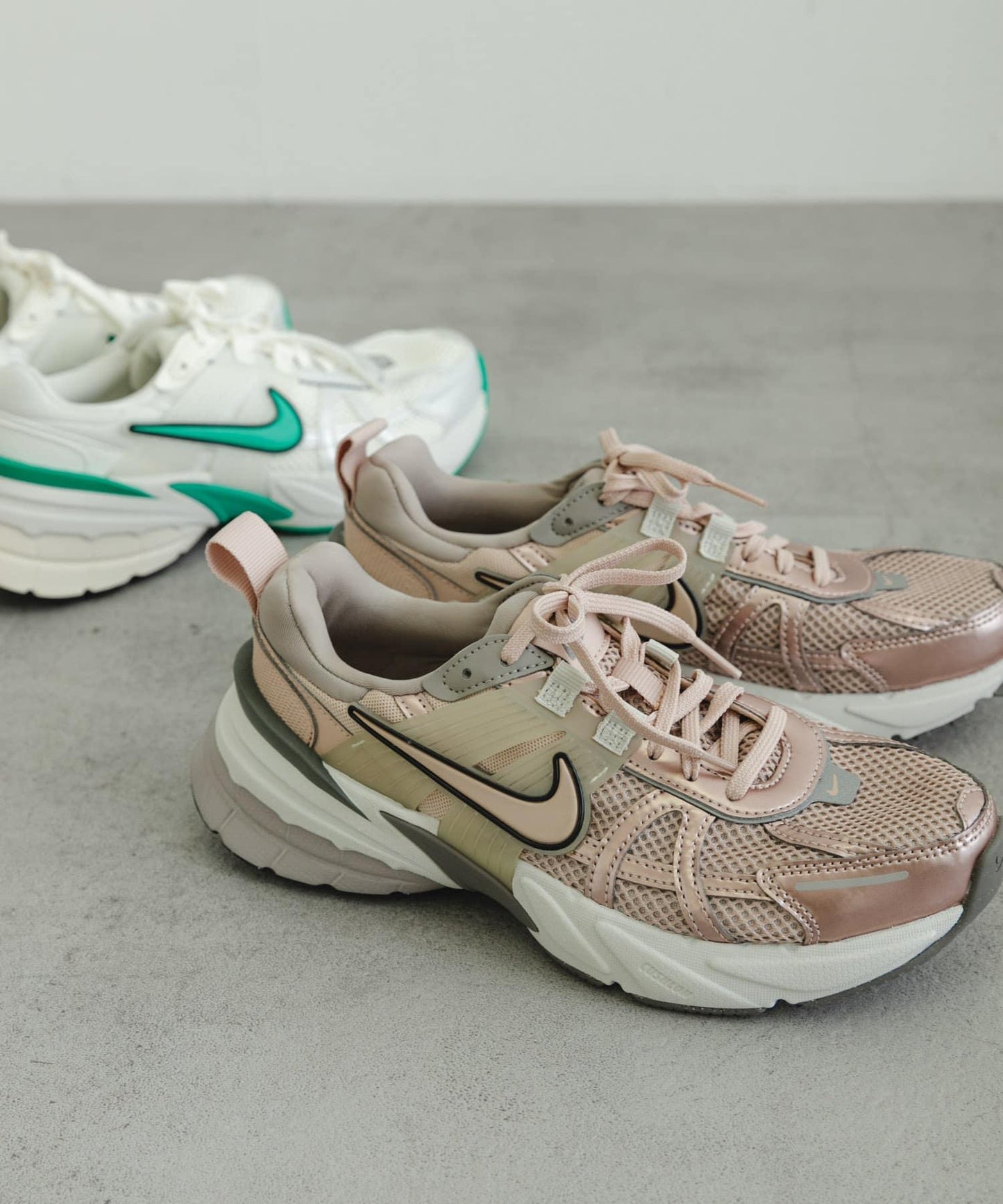 NIKE V2K 跑鞋