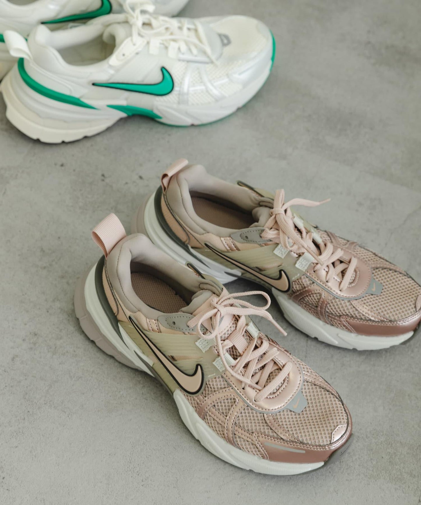 NIKE V2K 跑鞋