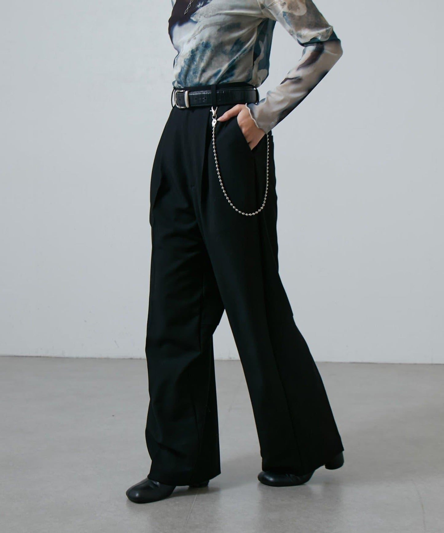 後背拼接鏈條裝飾休閒長褲