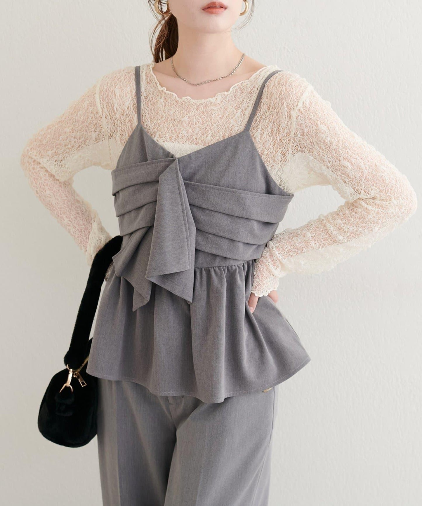 【natural couture】蝴蝶結吊帶背心+蕾絲波浪邊T恤套裝