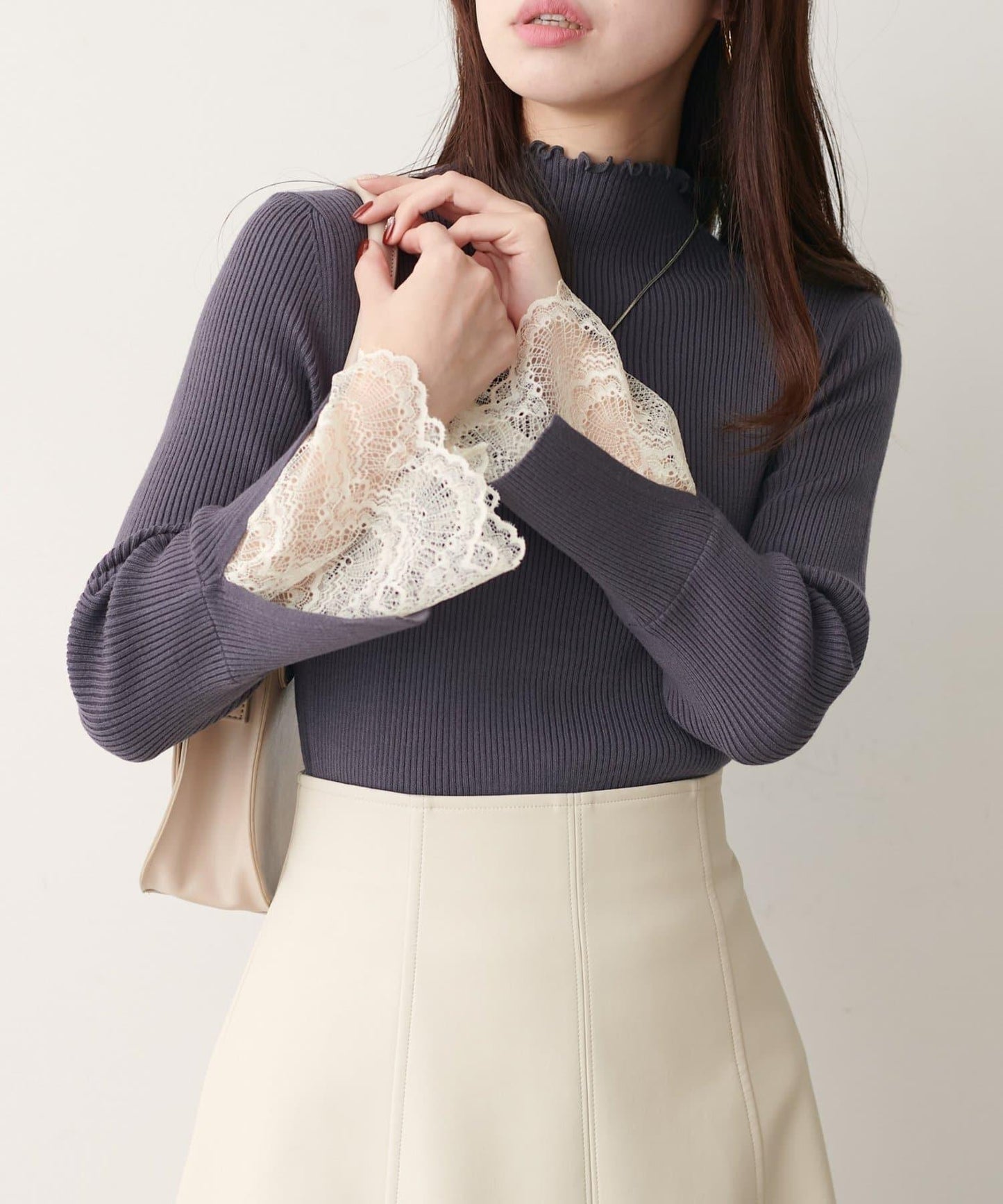 袖口蕾絲柔軟羅紋高領衫