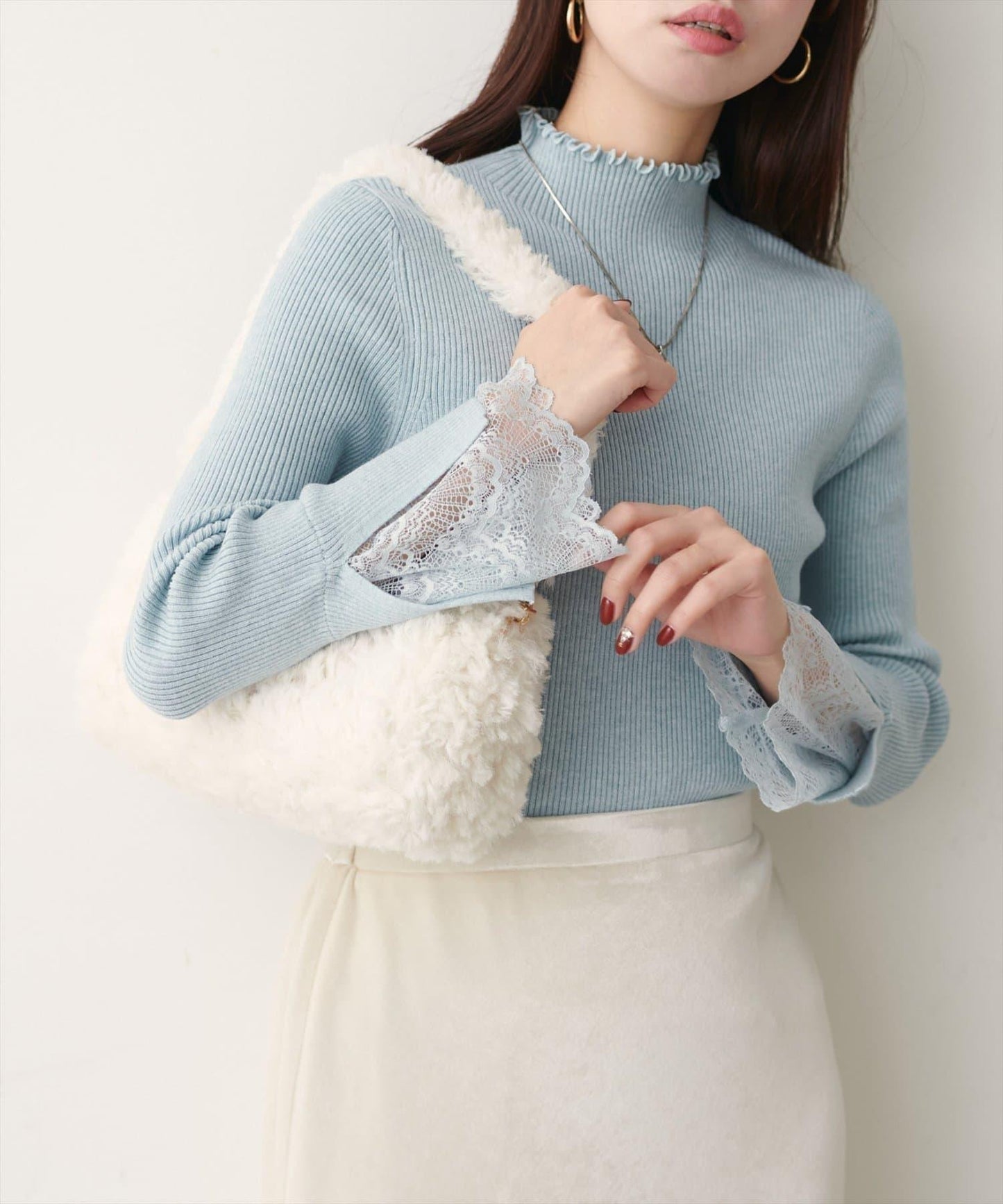 袖口蕾絲柔軟羅紋高領衫