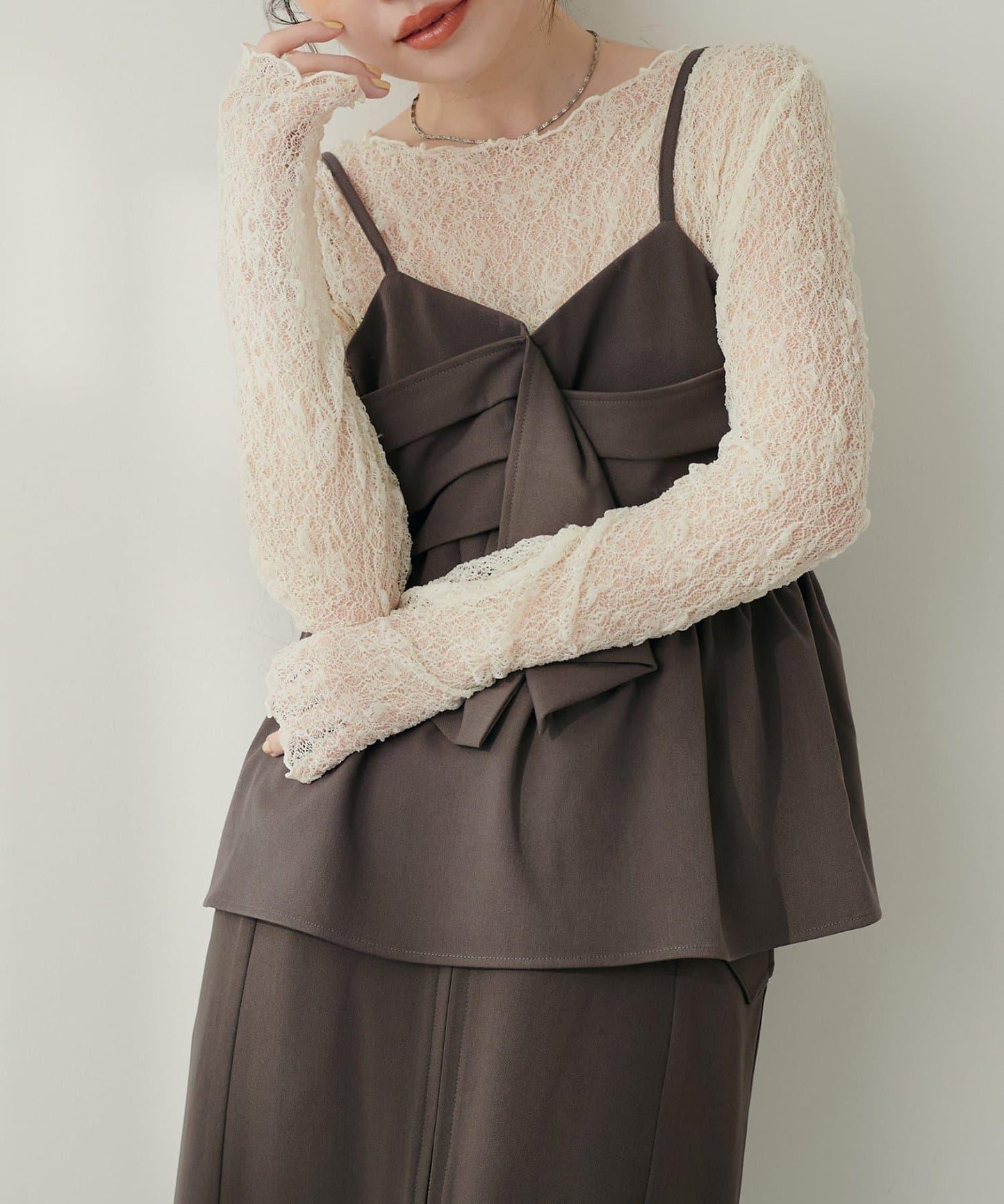 【natural couture】蝴蝶結吊帶背心+蕾絲波浪邊T恤套裝