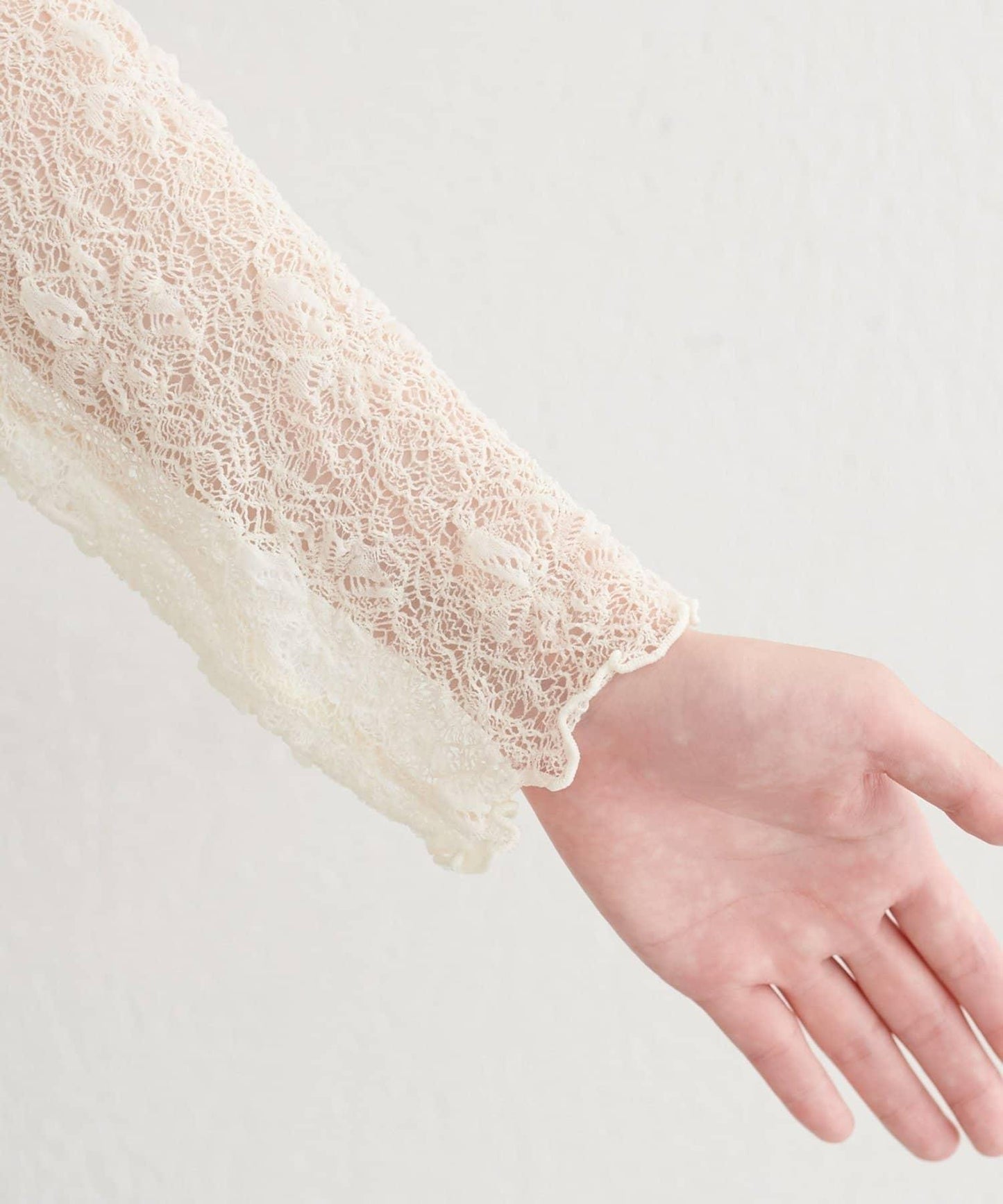 【natural couture】蝴蝶結吊帶背心+蕾絲波浪邊T恤套裝