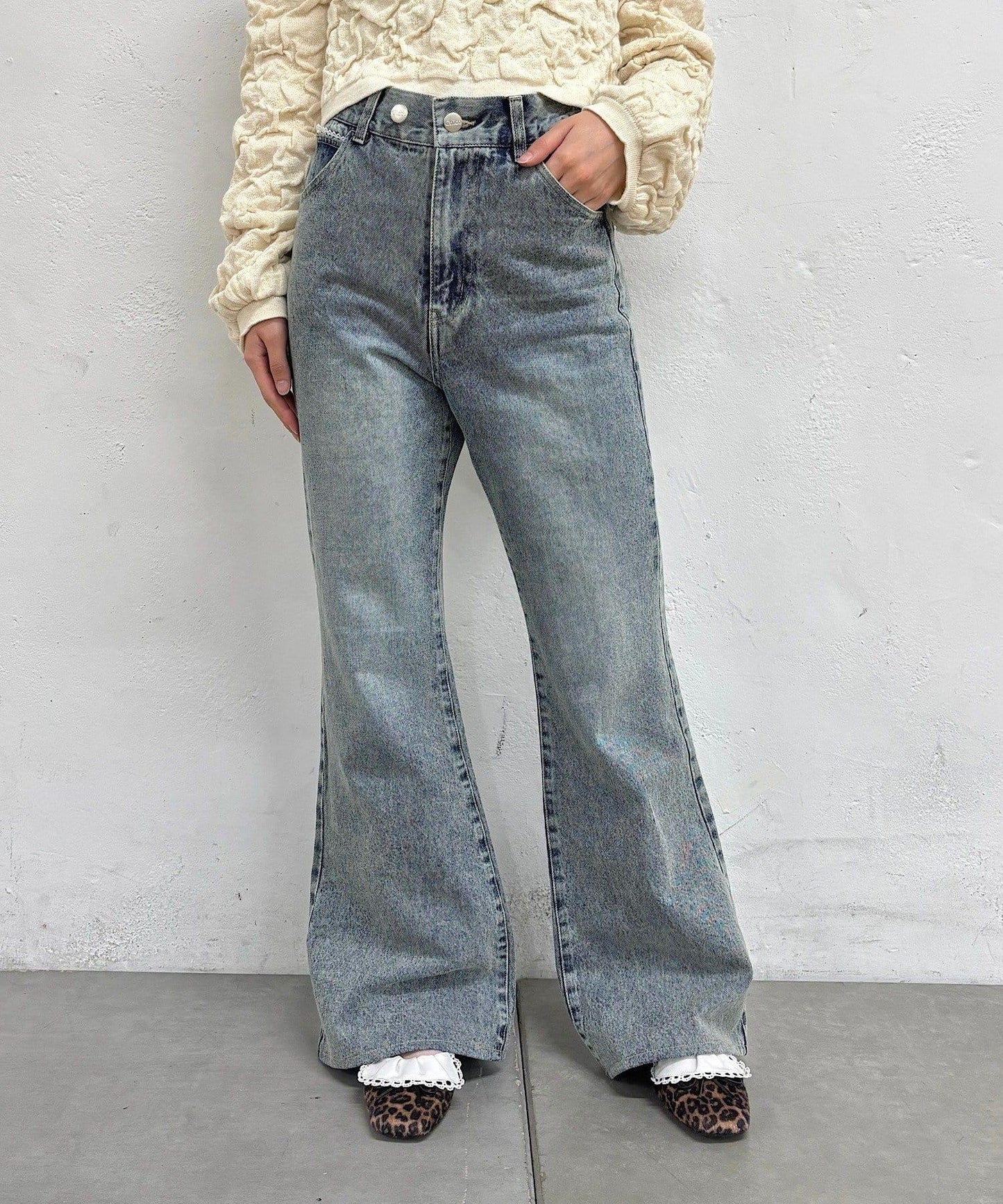 蕾絲設計喇叭牛仔褲