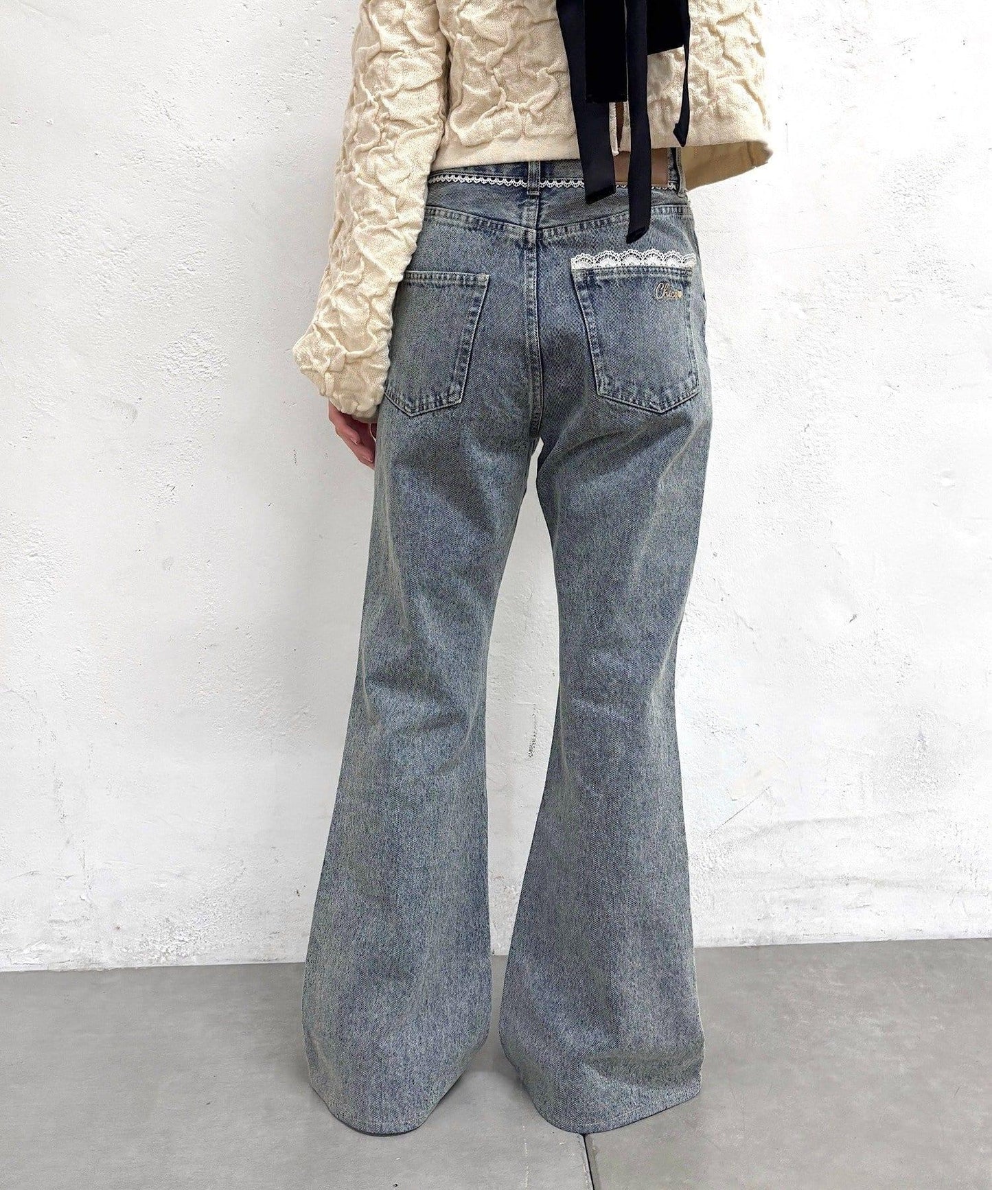 蕾絲設計喇叭牛仔褲