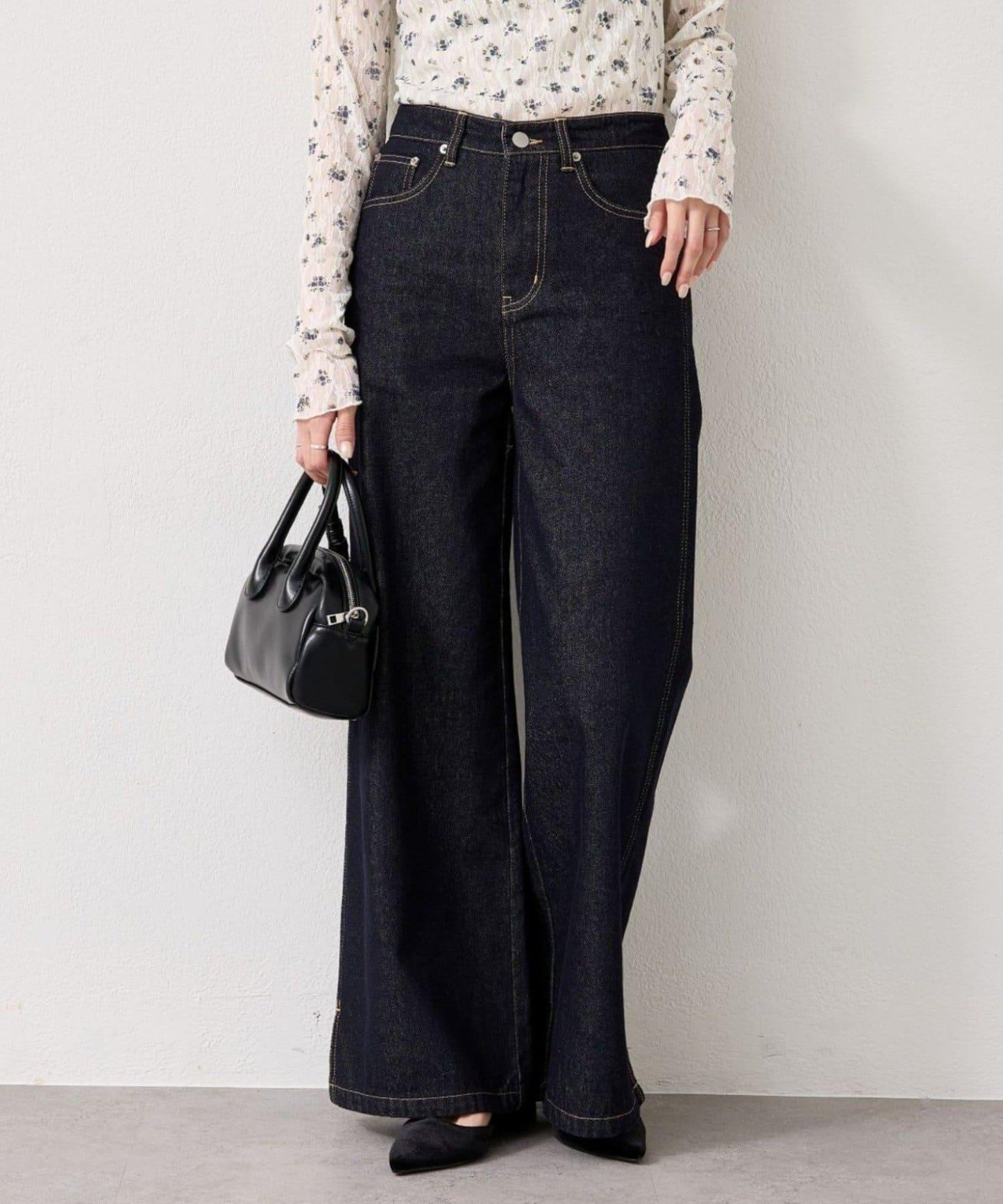 下襬開叉喇叭牛仔褲