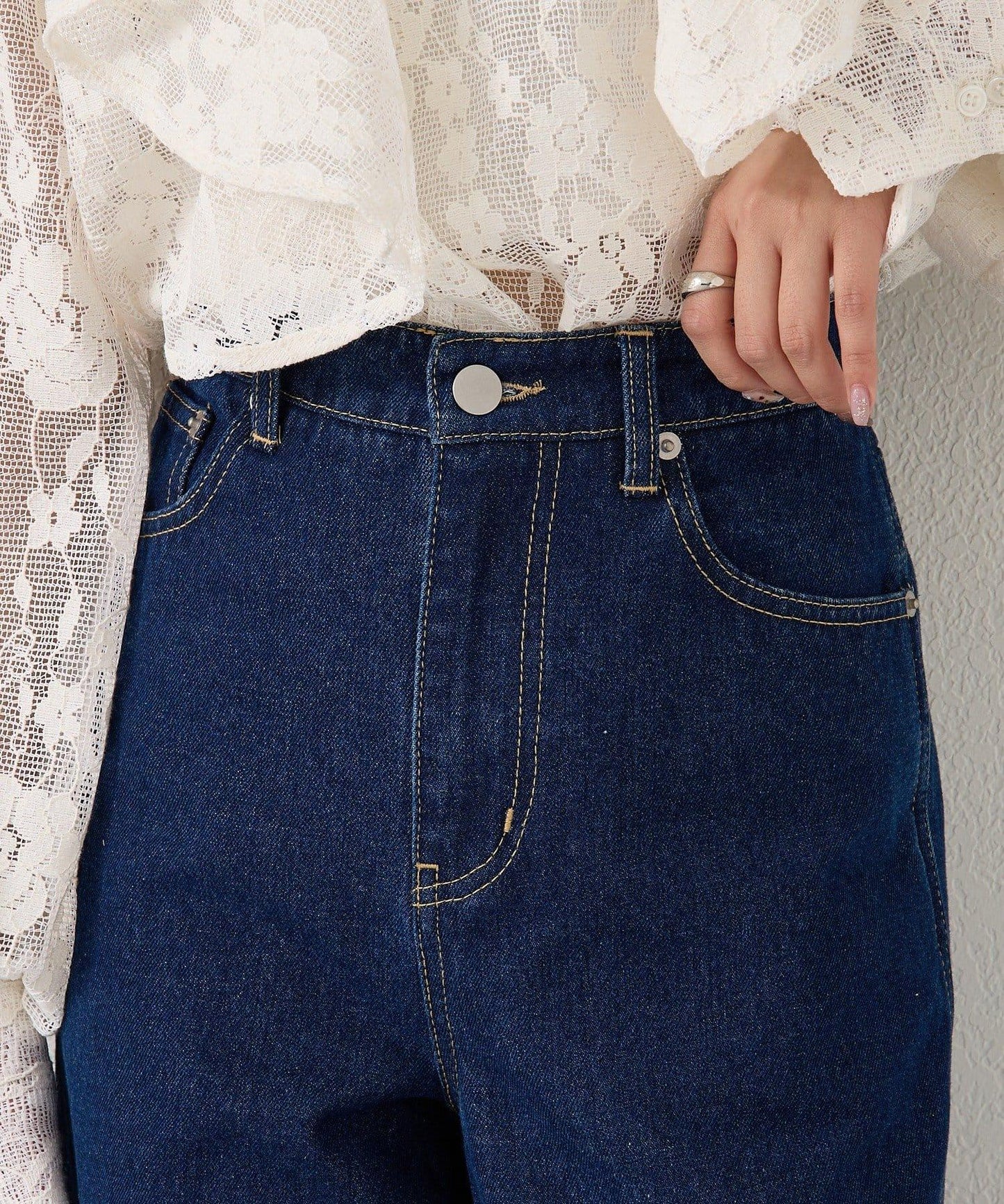 下襬開叉喇叭牛仔褲