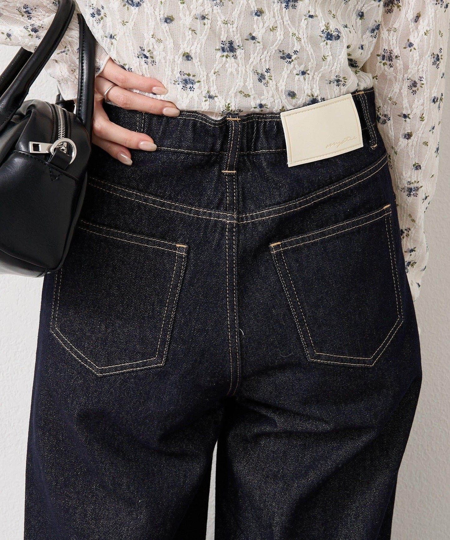 下襬開叉喇叭牛仔褲