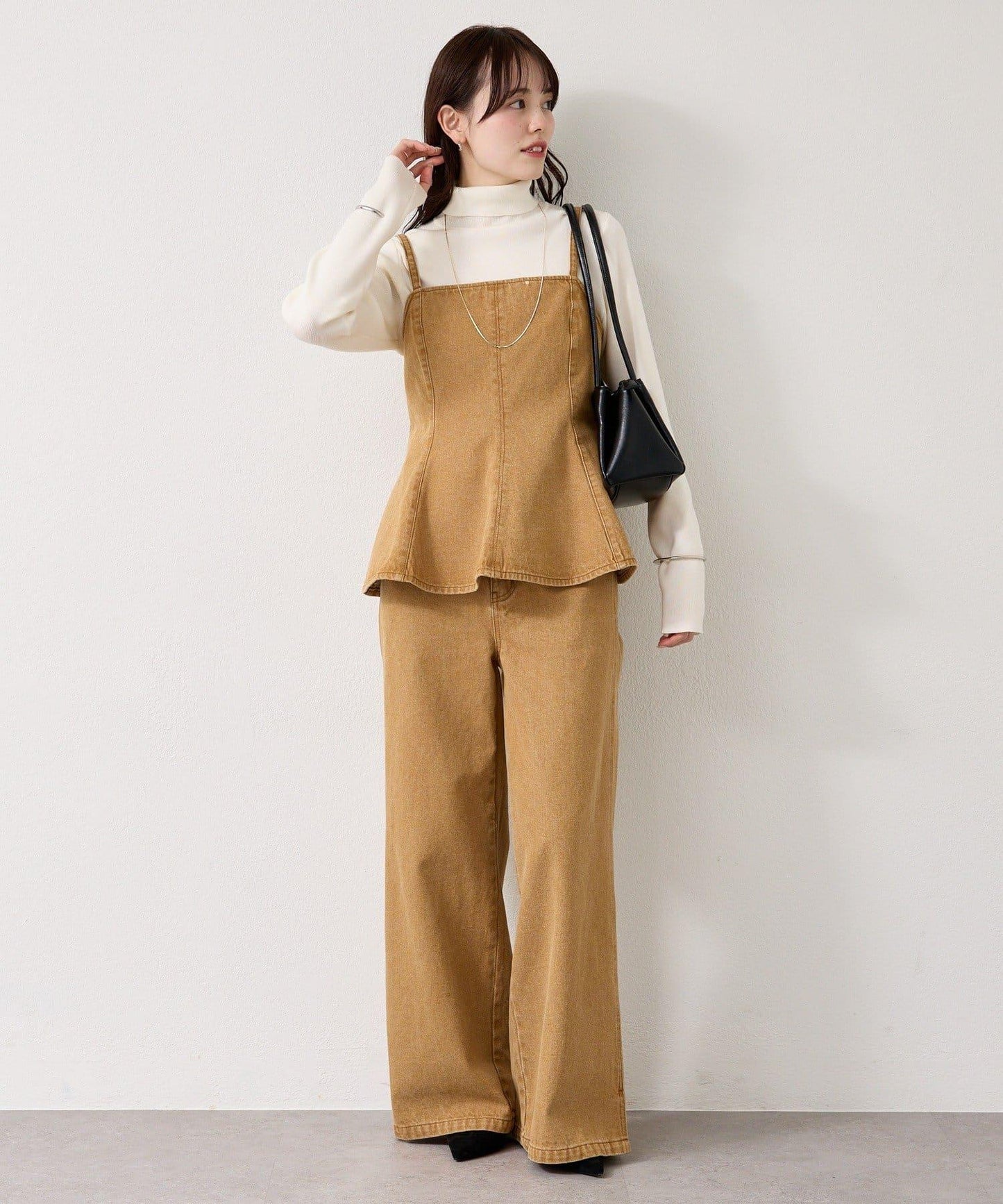 下襬開叉喇叭牛仔褲