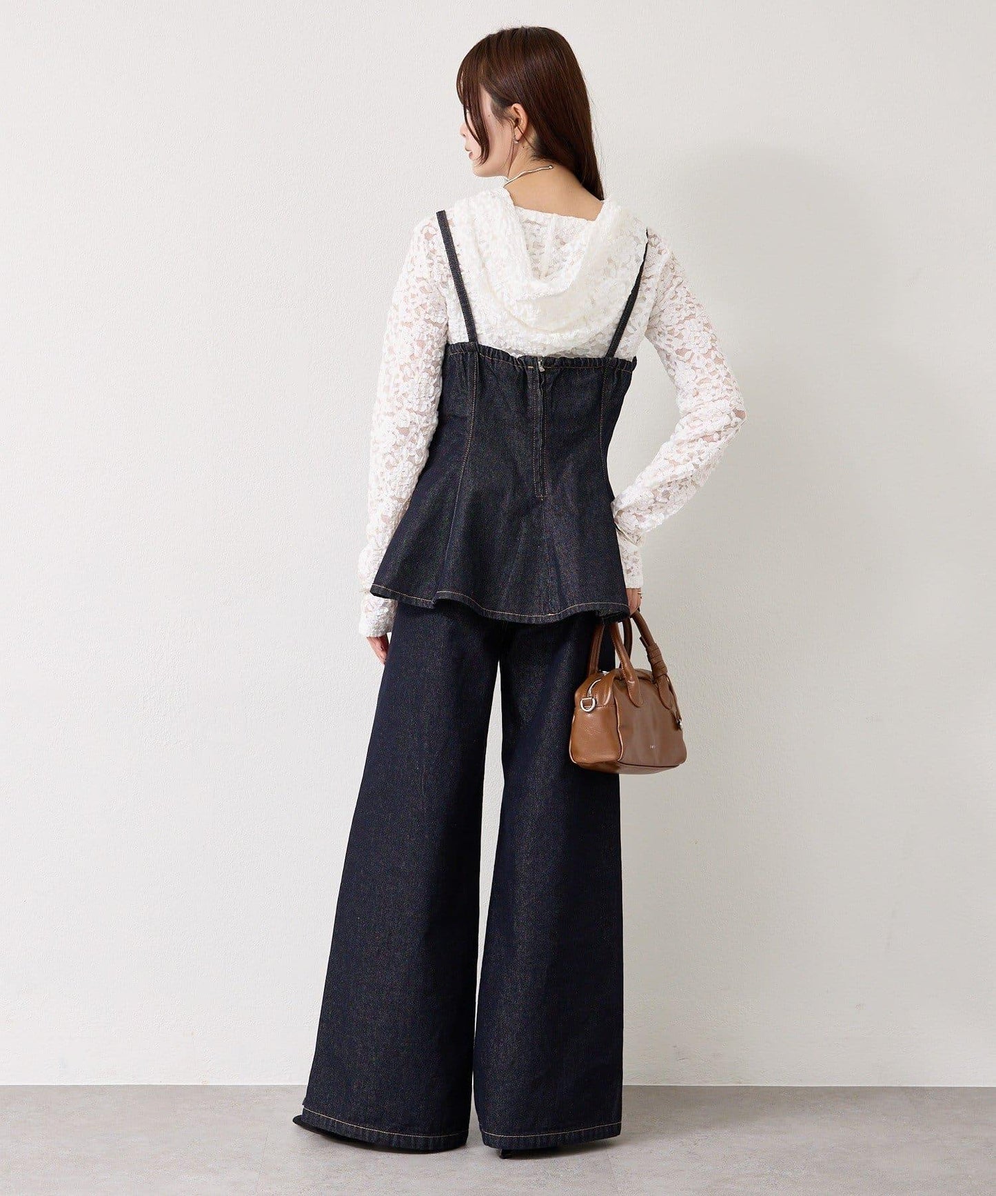 下襬開叉喇叭牛仔褲