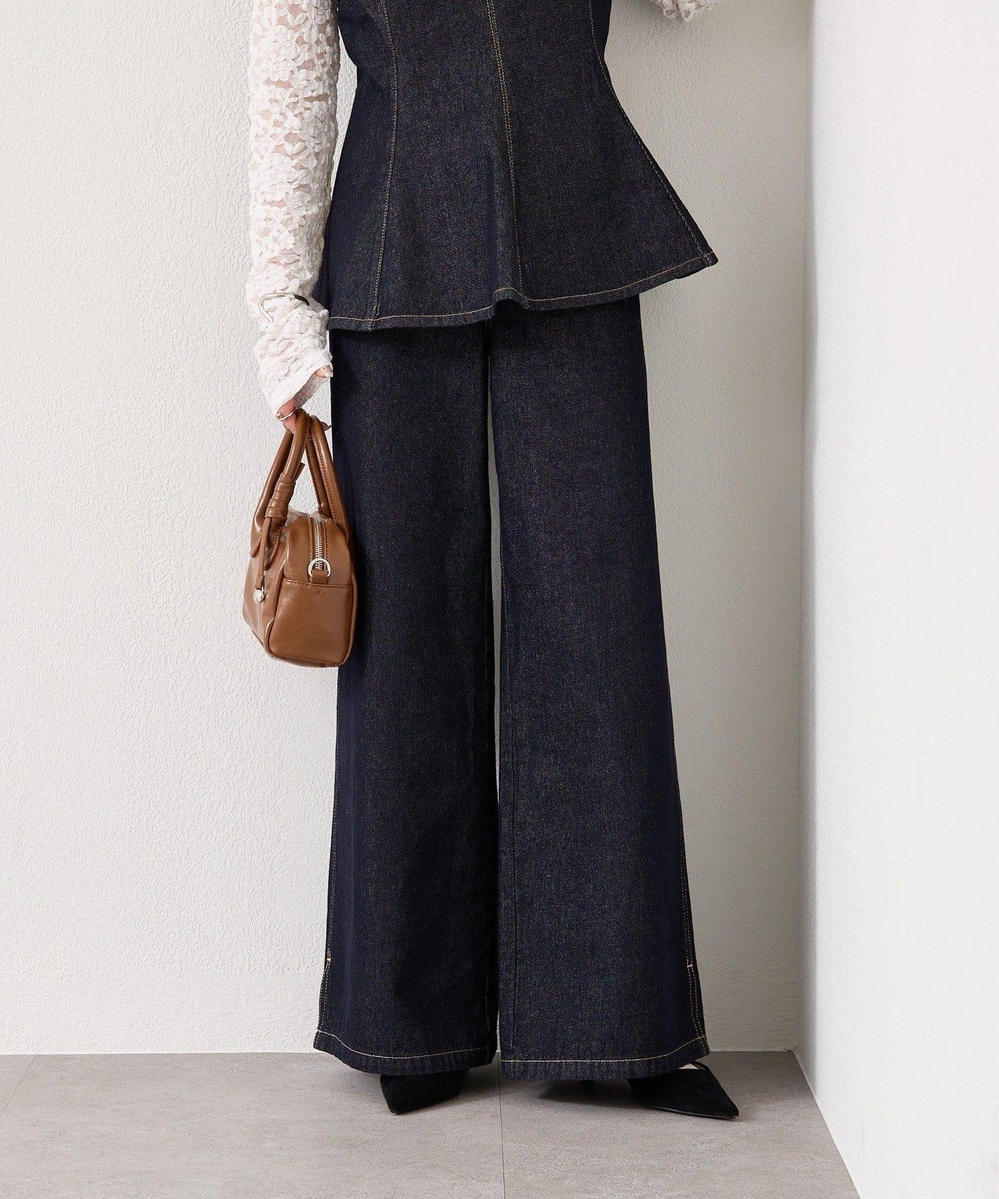 下襬開叉喇叭牛仔褲