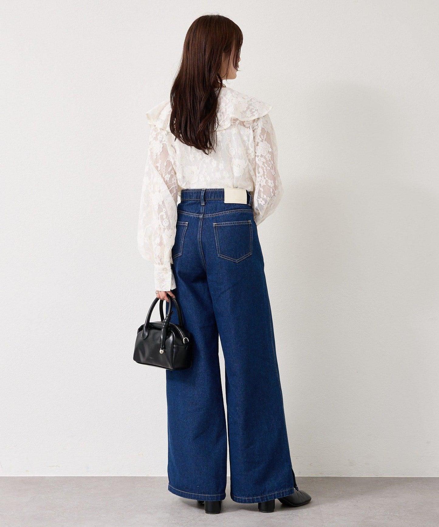 下襬開叉喇叭牛仔褲