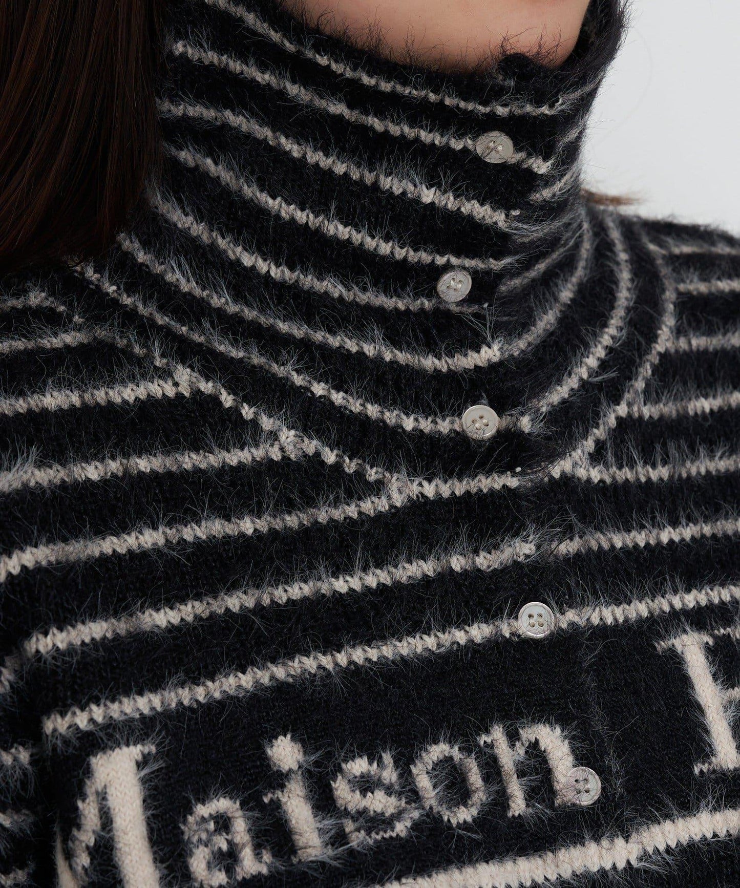 毛絨質感標誌紐扣開衫