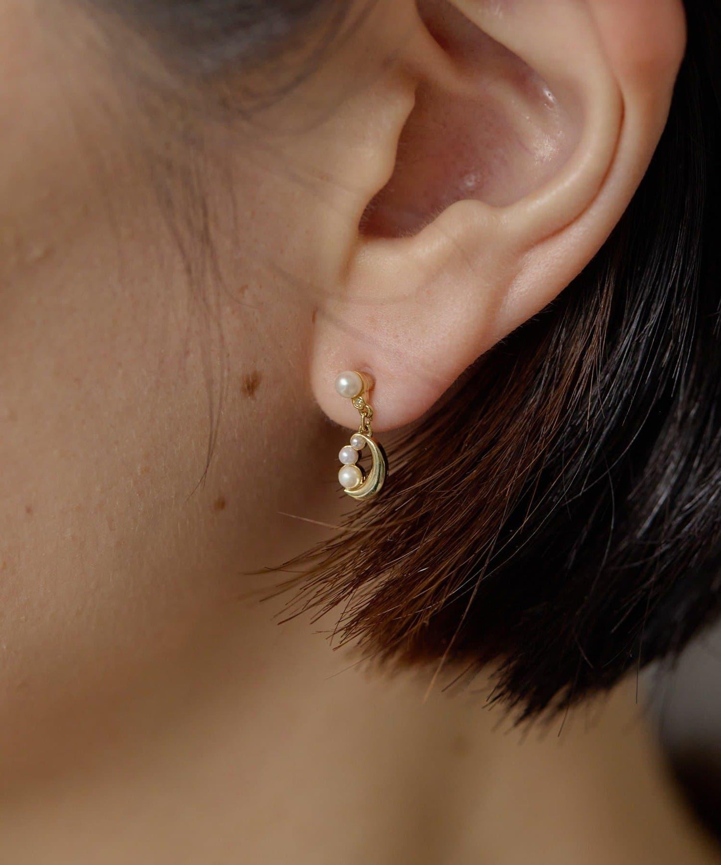 《チタンポスト》三顆珍珠耳環