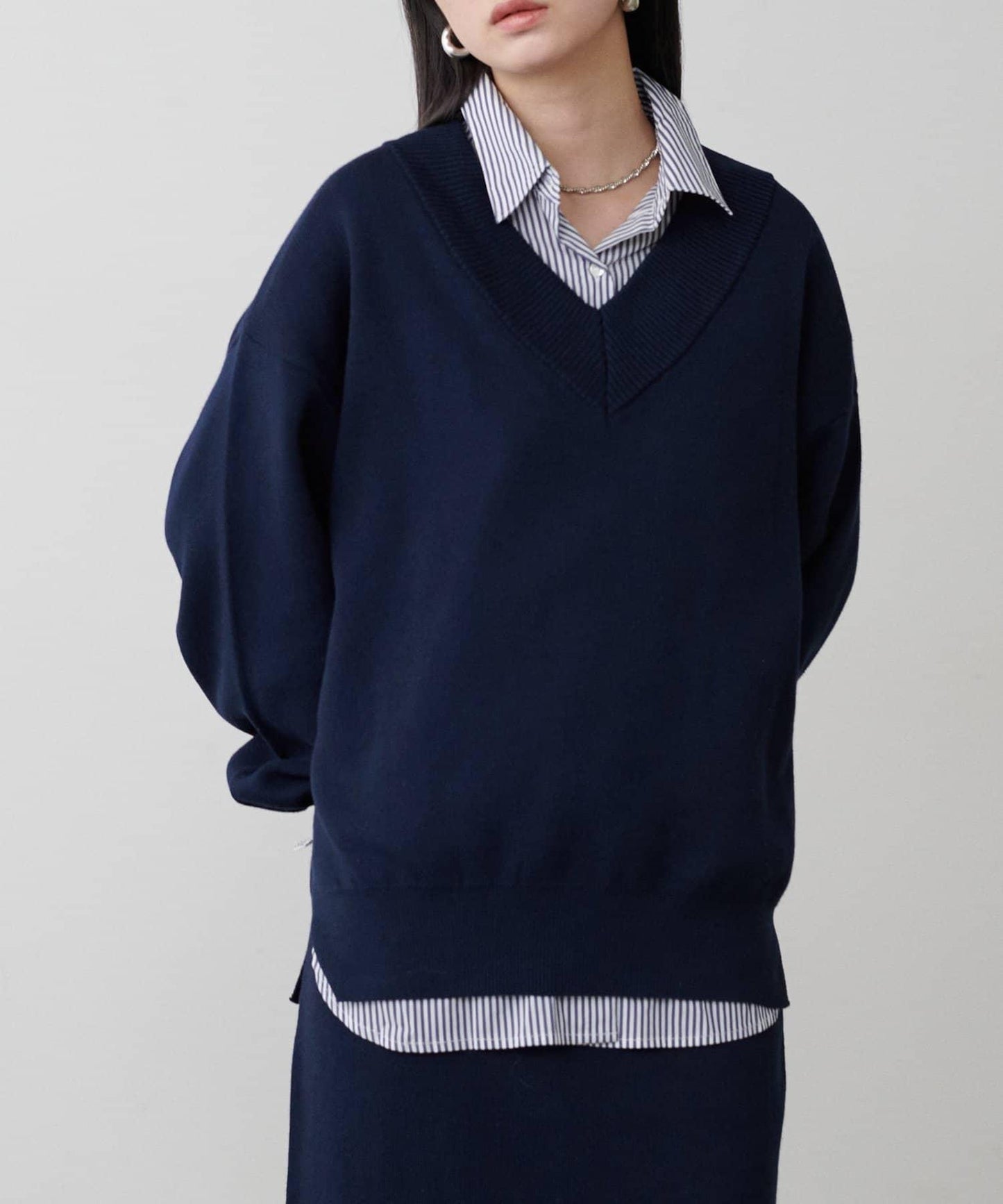 衛衣風V領針織套頭衫