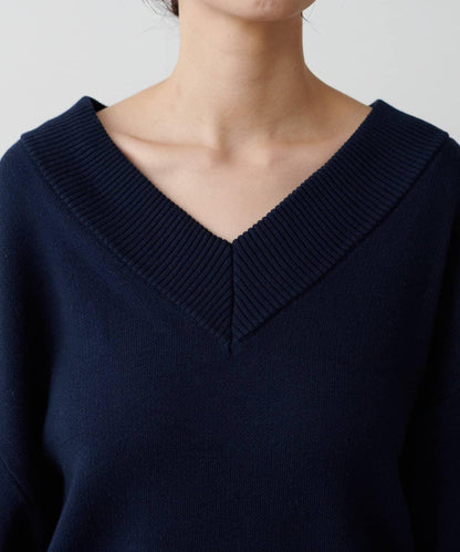 衛衣風V領針織套頭衫