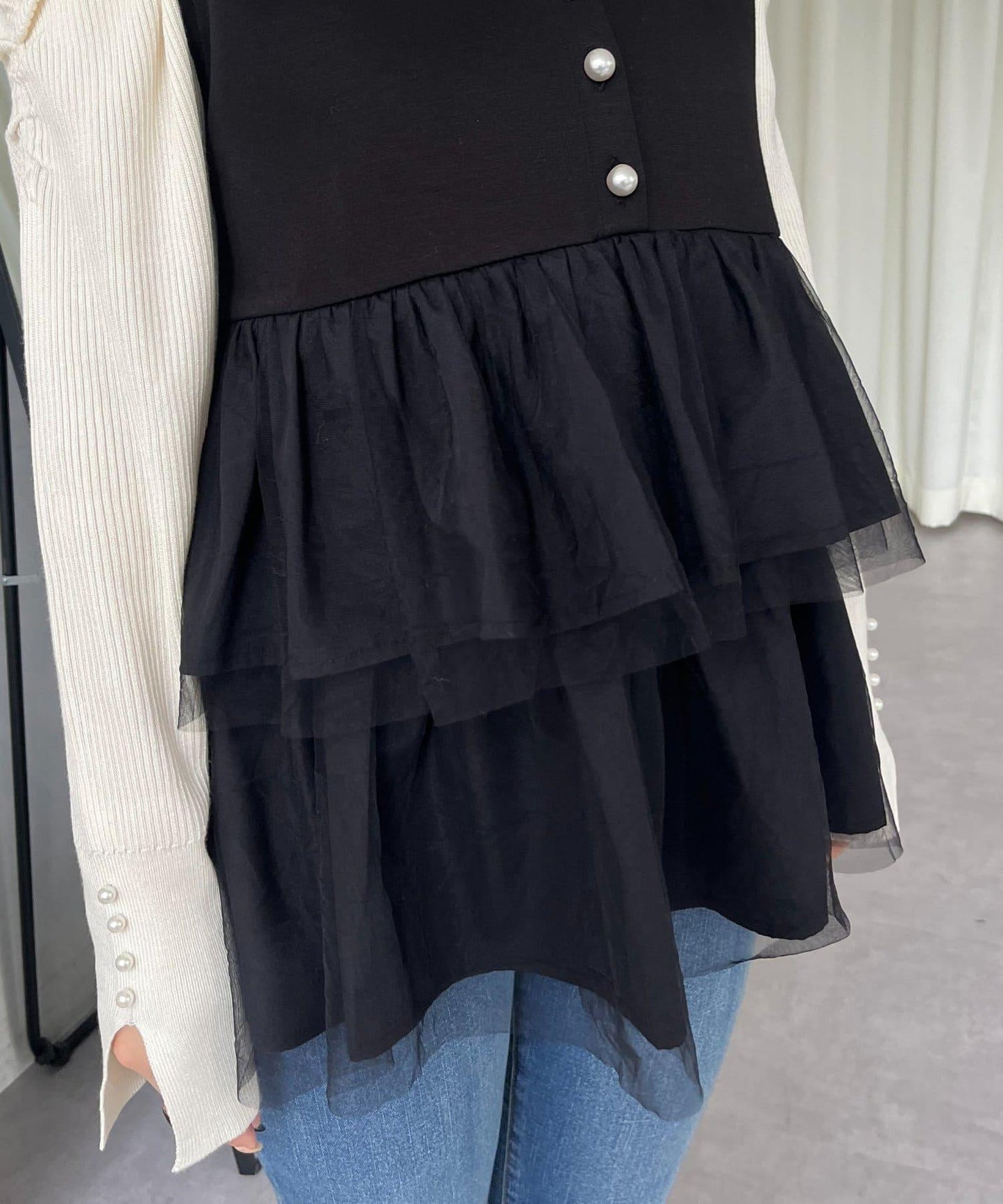 珍珠紐扣網紗荷葉邊V領背心