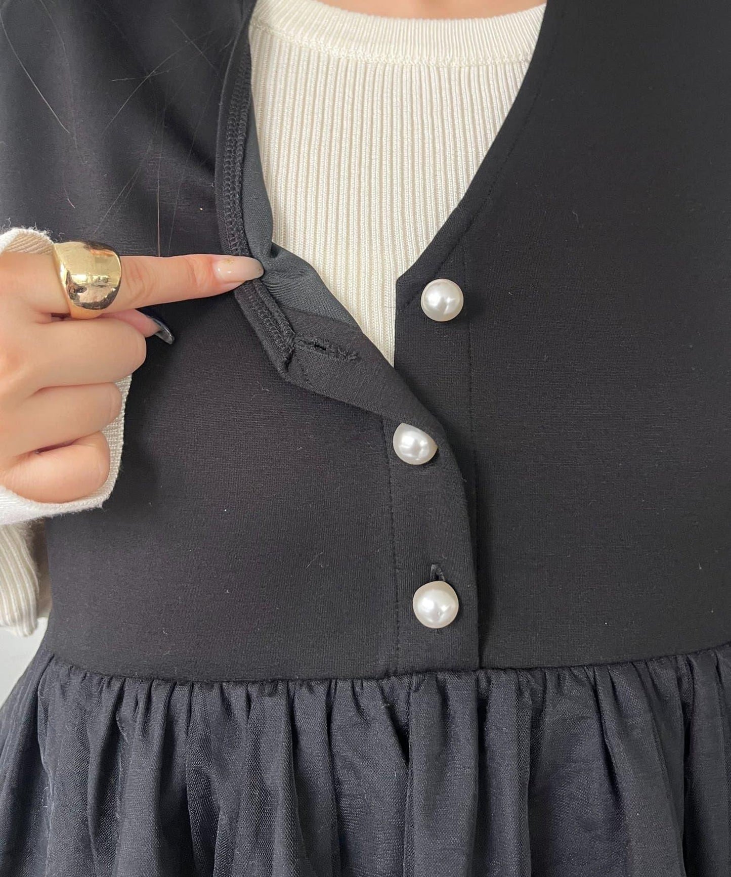 珍珠紐扣網紗荷葉邊V領背心