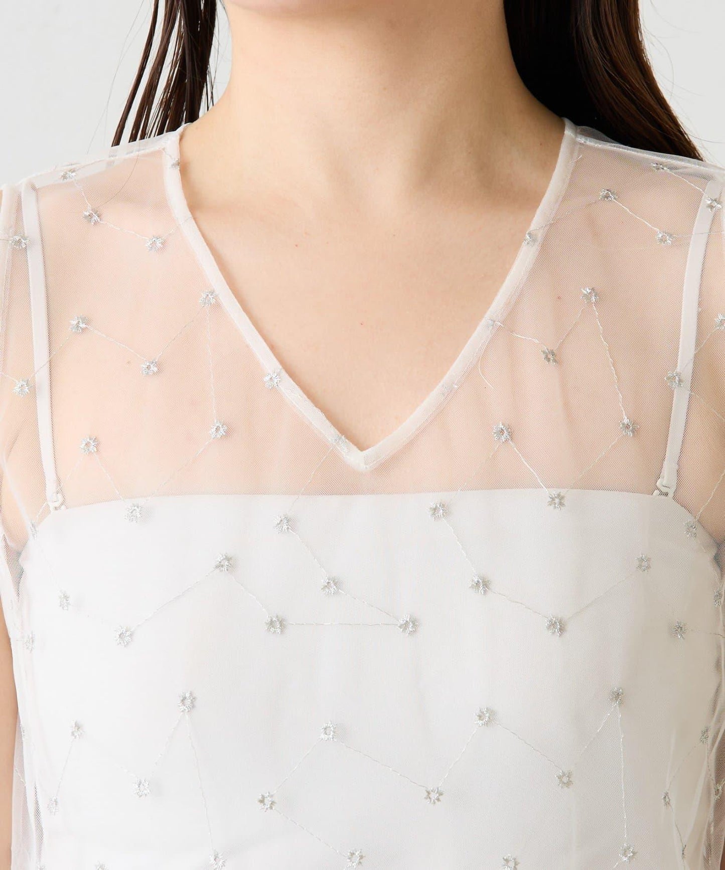 【加分單品】網紗刺繡連衣裙
