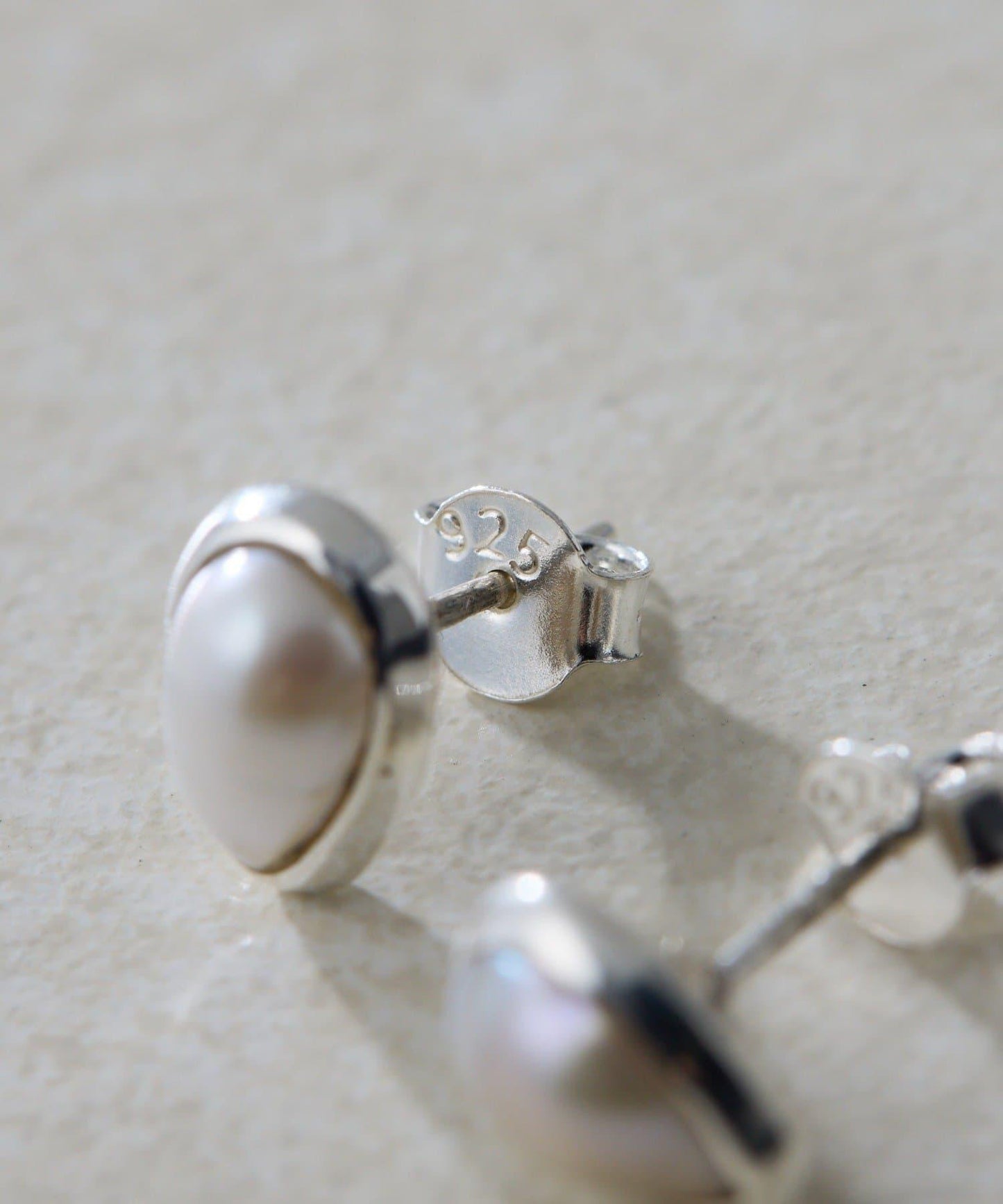 《スターリングシルバー使用》水滴淡水珍珠耳環