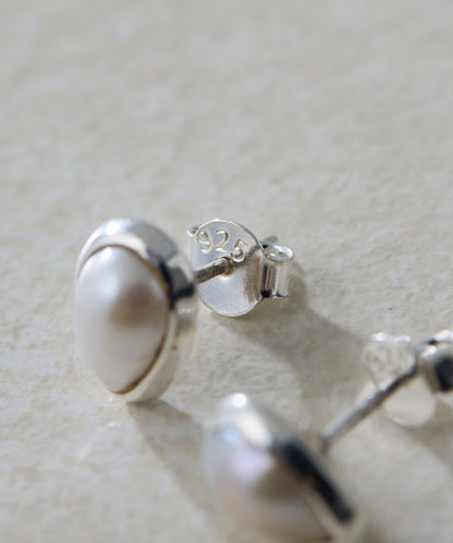 《スターリングシルバー使用》水滴淡水珍珠耳環