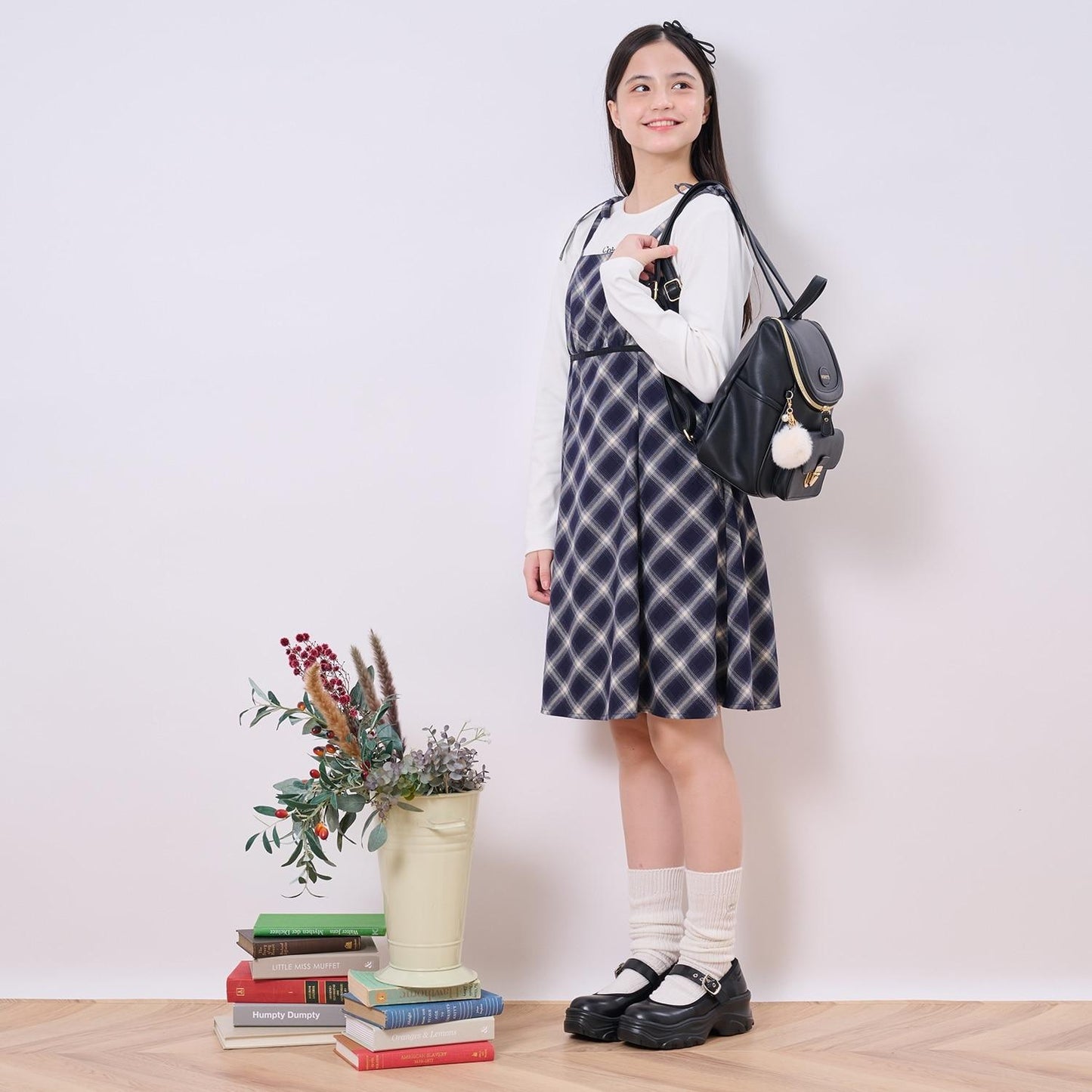 帶吊飾水桶型雙肩包