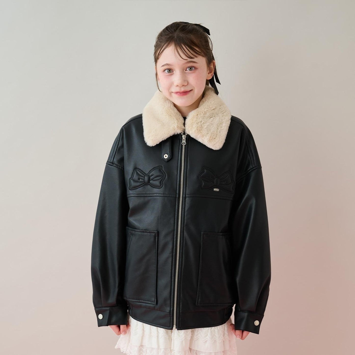 蝴蝶結貼飾仿皮夾克（配仿毛領）