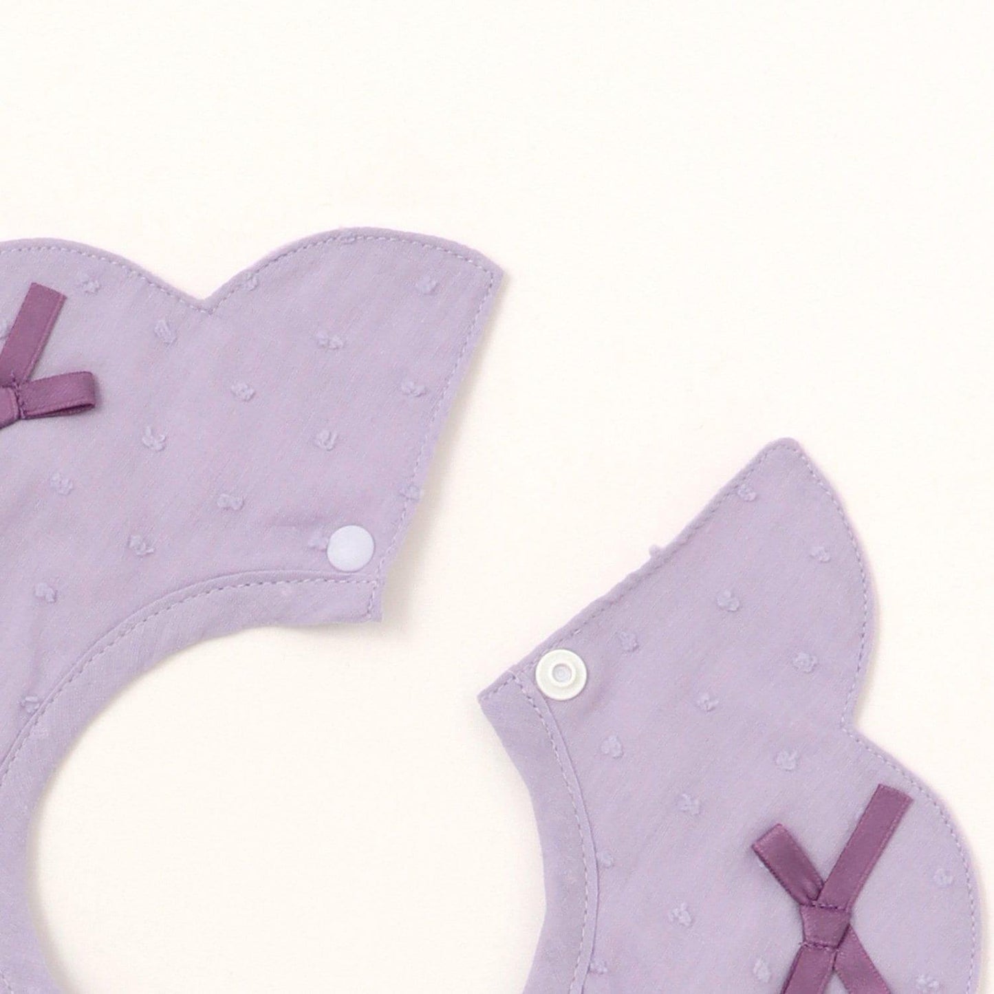 【《迪士尼》】波浪邊蝴蝶結圍兜