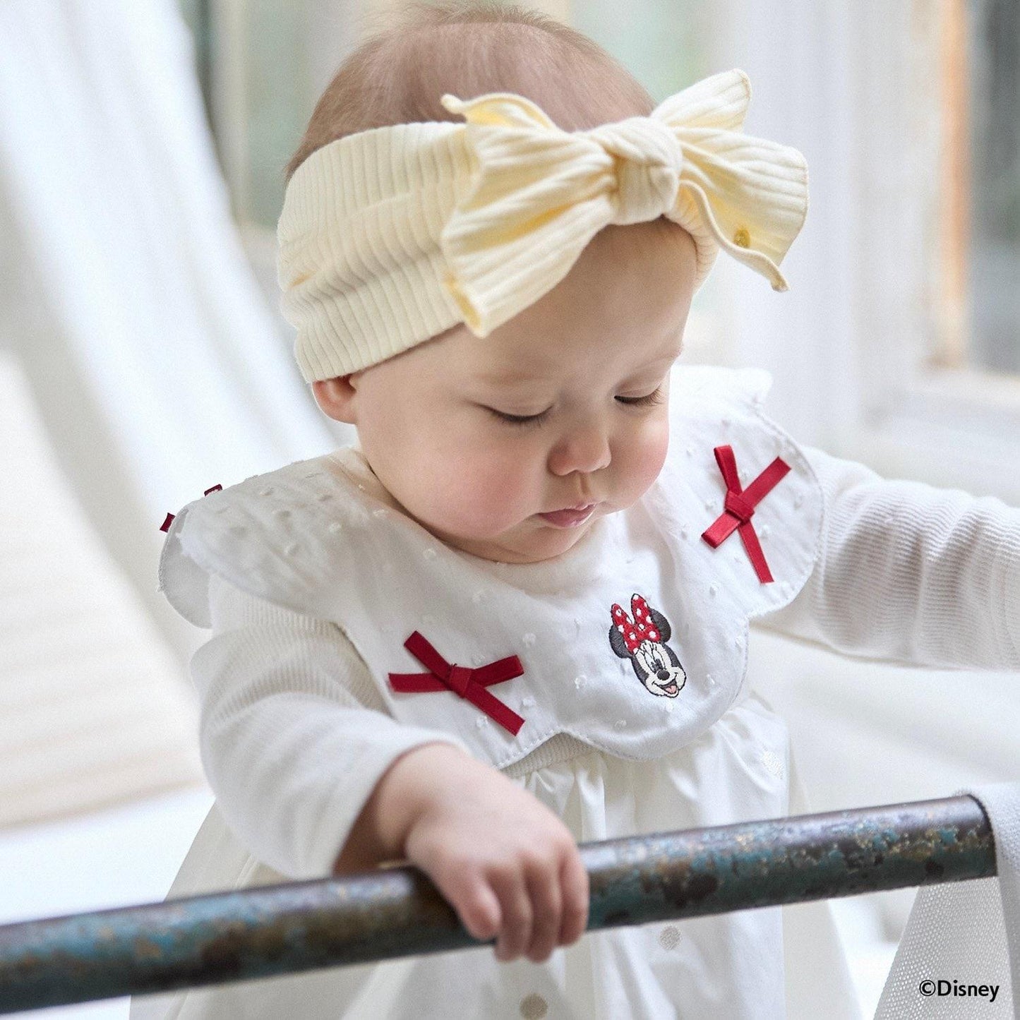 【《迪士尼》】波浪邊蝴蝶結圍兜