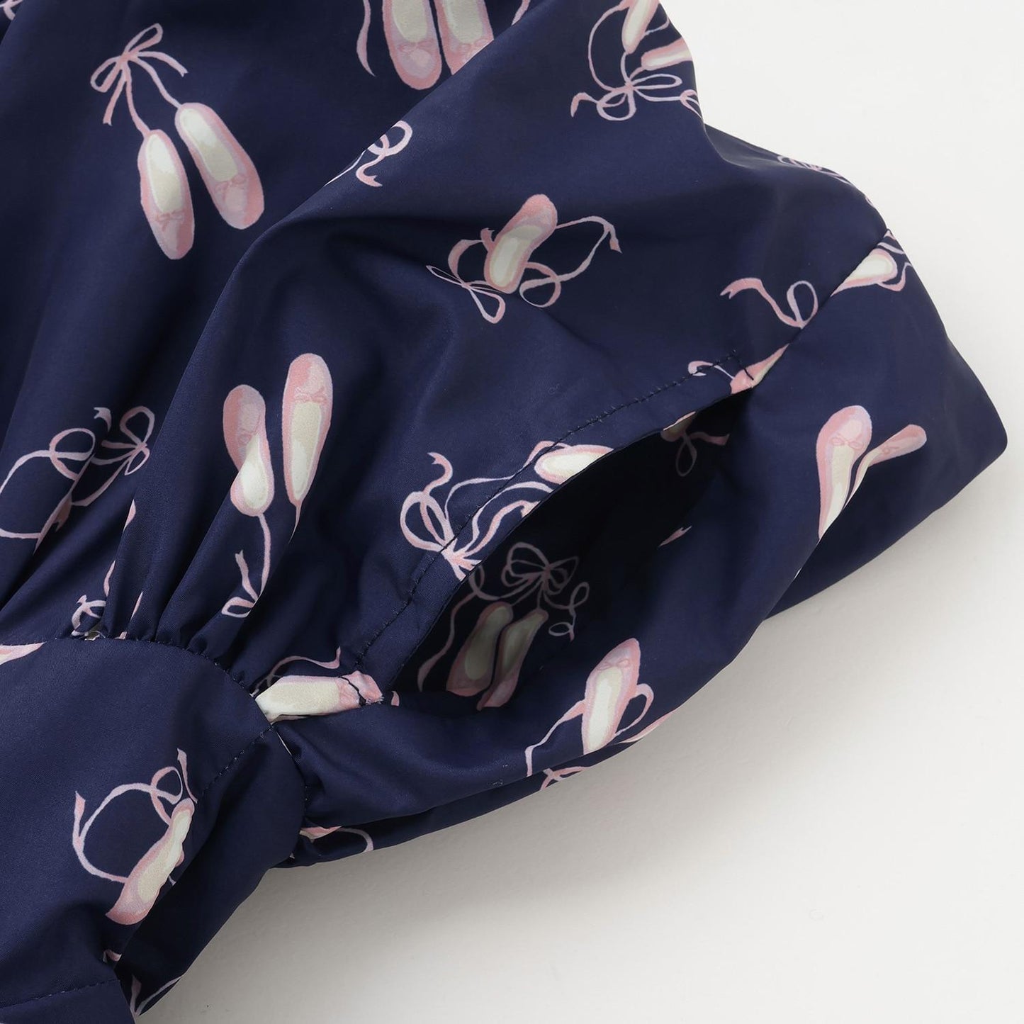 【防潑水處理】荷葉邊短款風衣