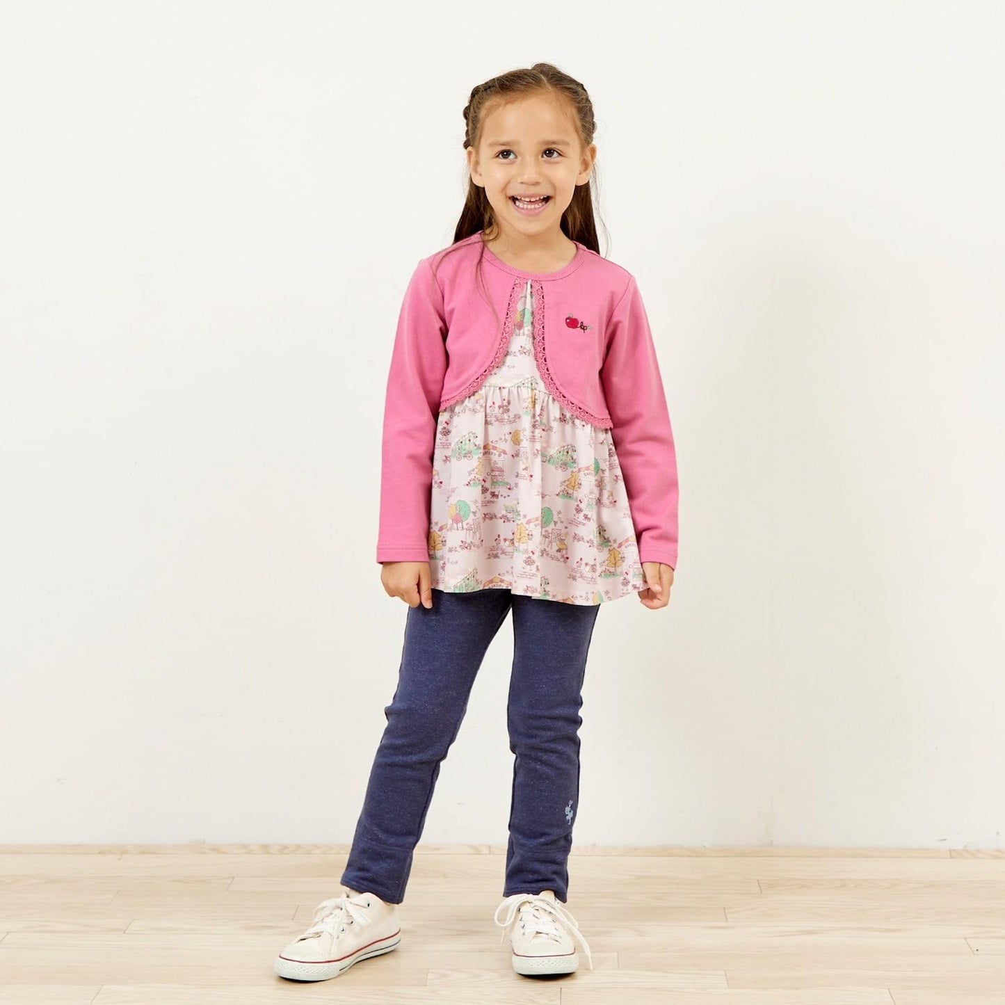 秋季街景圖案開衫疊穿風格長款上衣